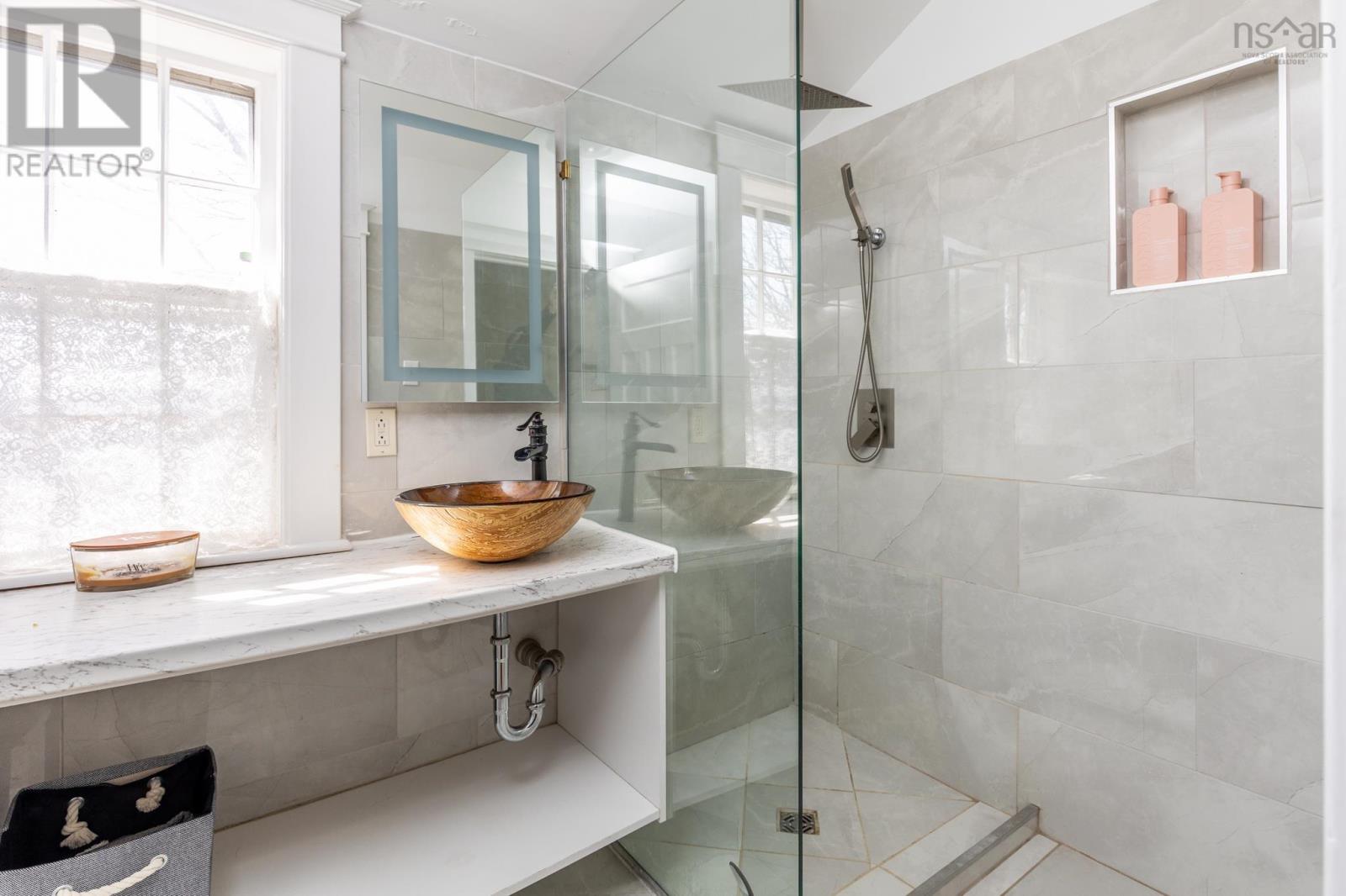 91 Cliff Street, Yarmouth, Nova Scotia  B5A 3J7 - Photo 18 - 202527103