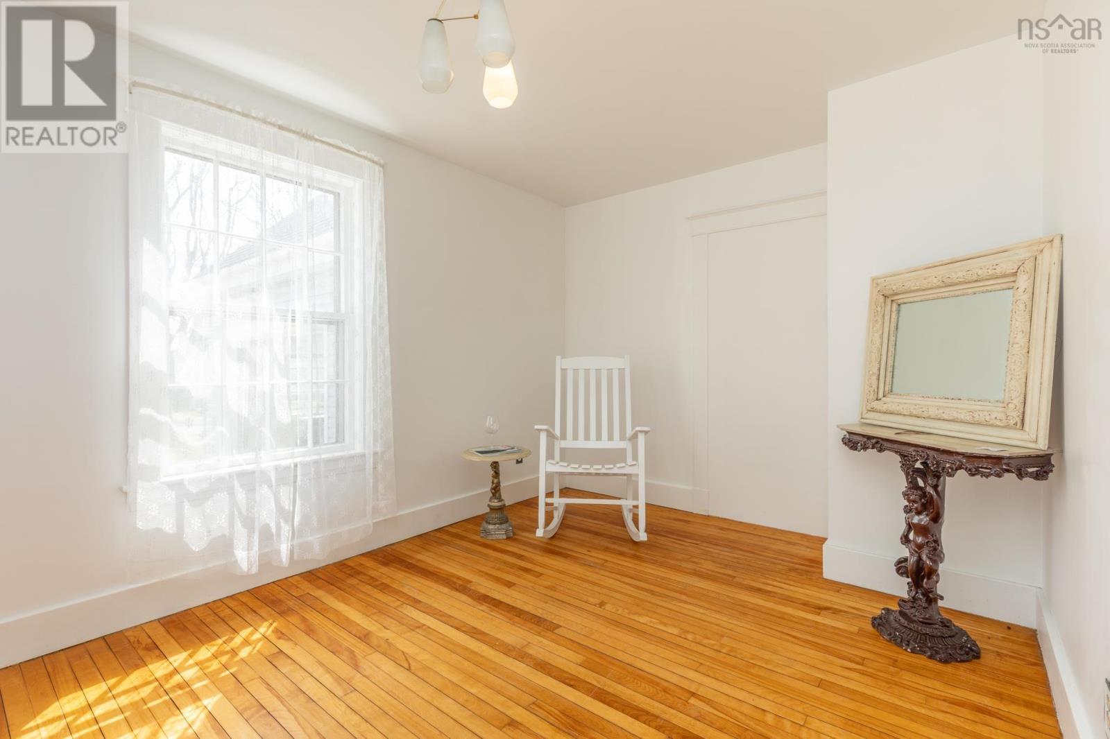 91 Cliff Street, Yarmouth, Nova Scotia  B5A 3J7 - Photo 11 - 202527103