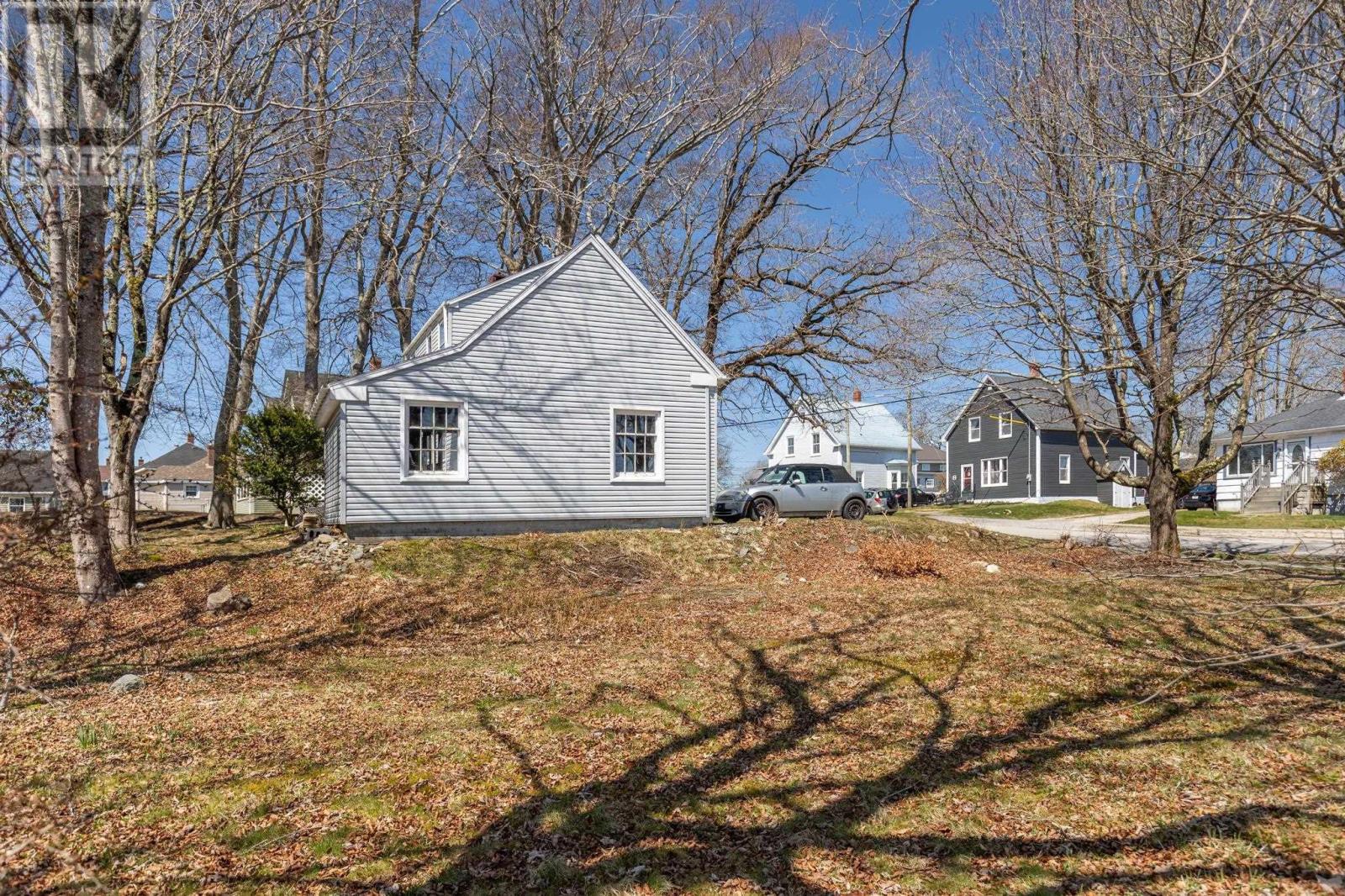 91 Cliff Street, Yarmouth, Nova Scotia  B5A 3J7 - Photo 31 - 202527103