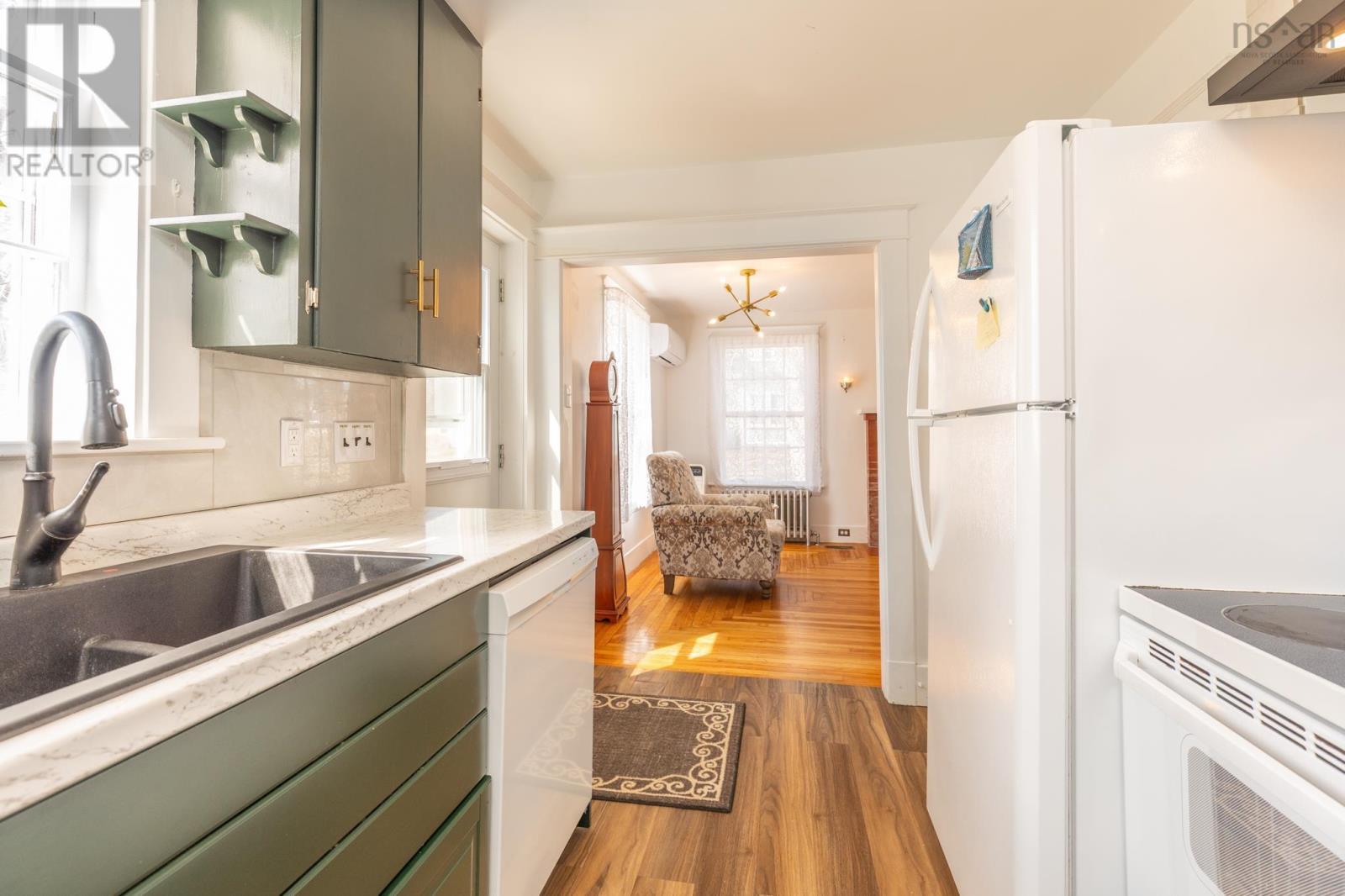 91 Cliff Street, Yarmouth, Nova Scotia  B5A 3J7 - Photo 9 - 202527103