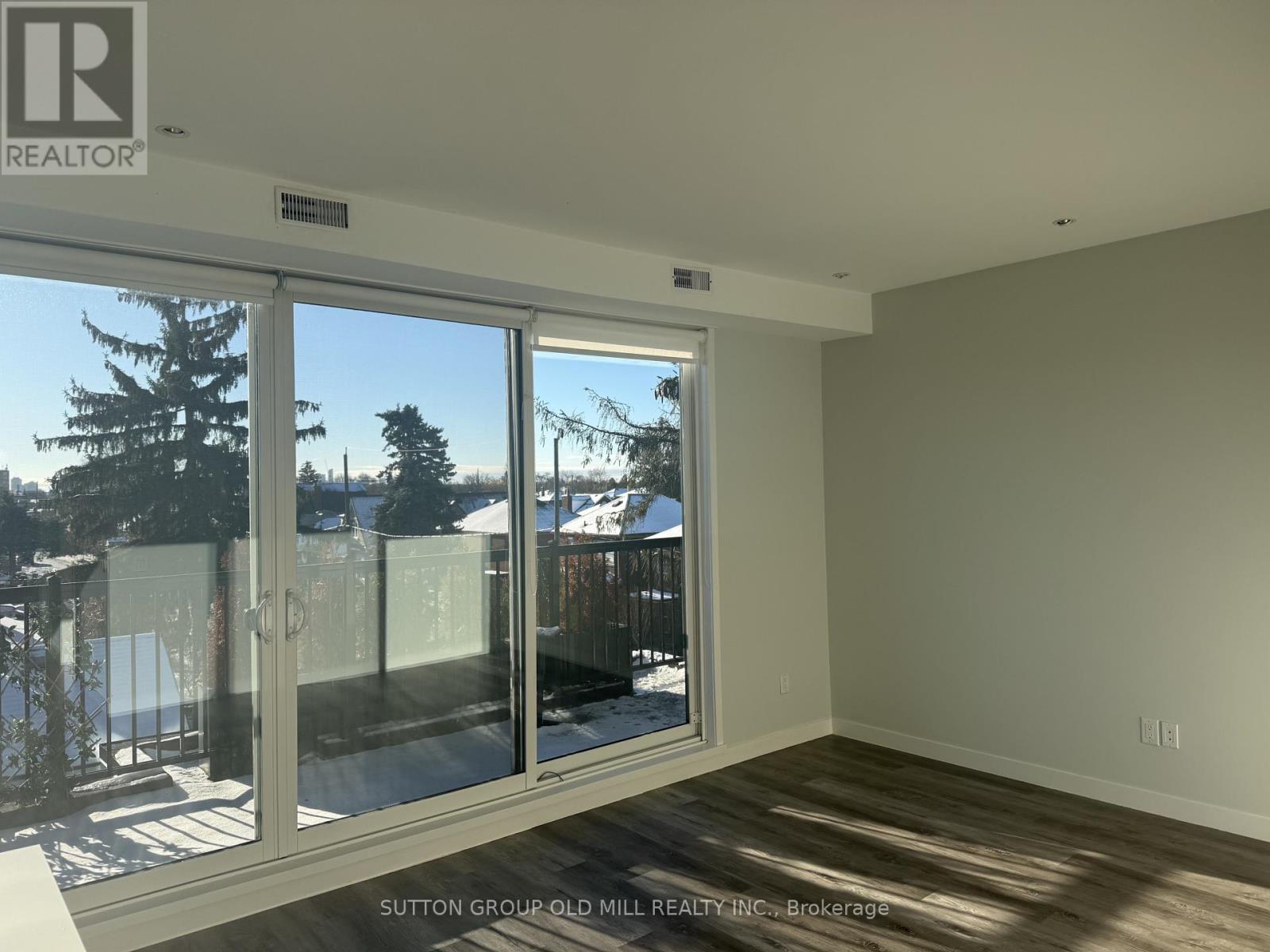 20 Avon Drive, Toronto (Keelesdale-Eglinton West), Ontario  M6M 1P8 - Photo 2 - W12850702