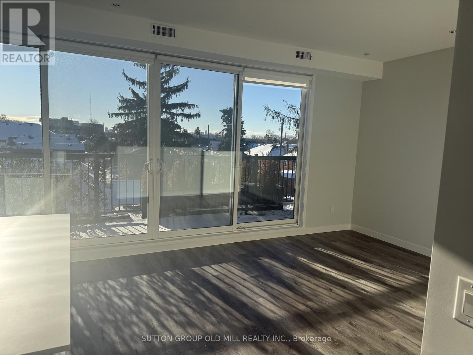 20 Avon Drive, Toronto (Keelesdale-Eglinton West), Ontario  M6M 1P8 - Photo 3 - W12850702