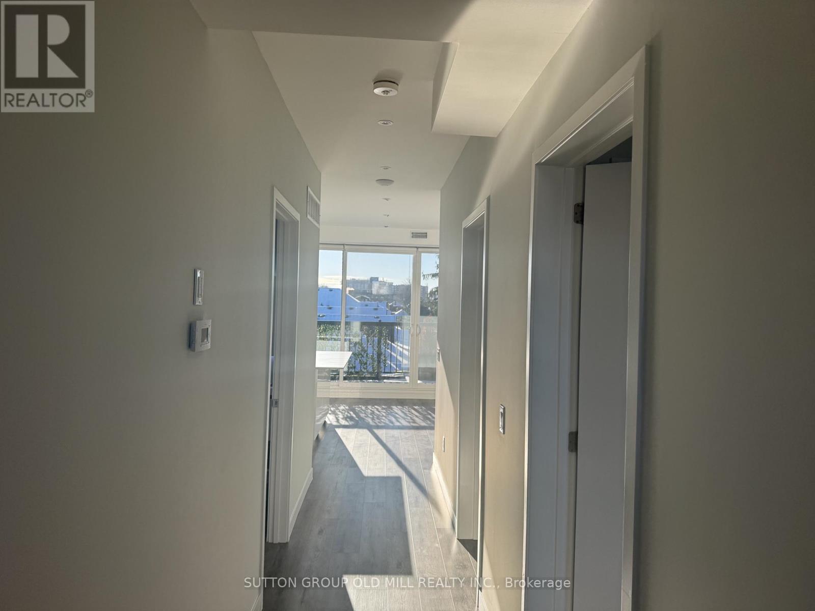 20 Avon Drive, Toronto (Keelesdale-Eglinton West), Ontario  M6M 1P8 - Photo 4 - W12850702