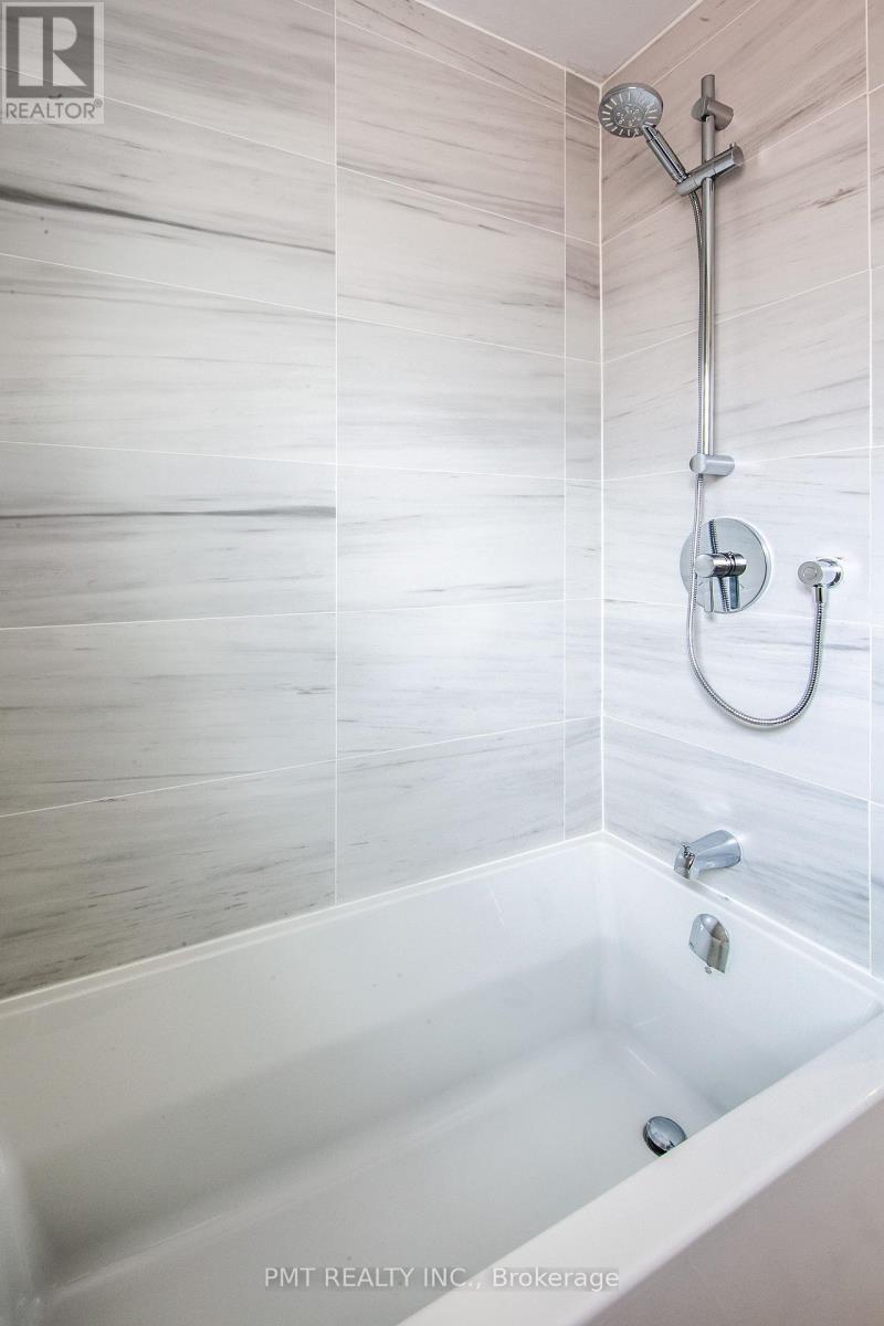 Upper - 34 Robindale Avenue, Toronto, Ontario  M8W 4A9 - Photo 10 - W12850784