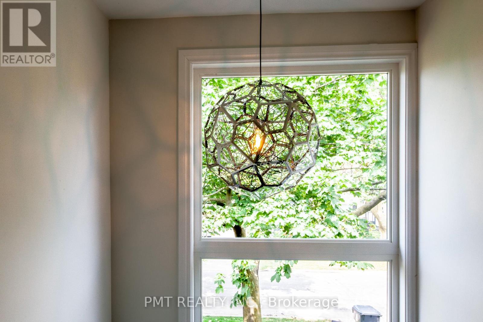 Upper - 34 Robindale Avenue, Toronto, Ontario  M8W 4A9 - Photo 11 - W12850784