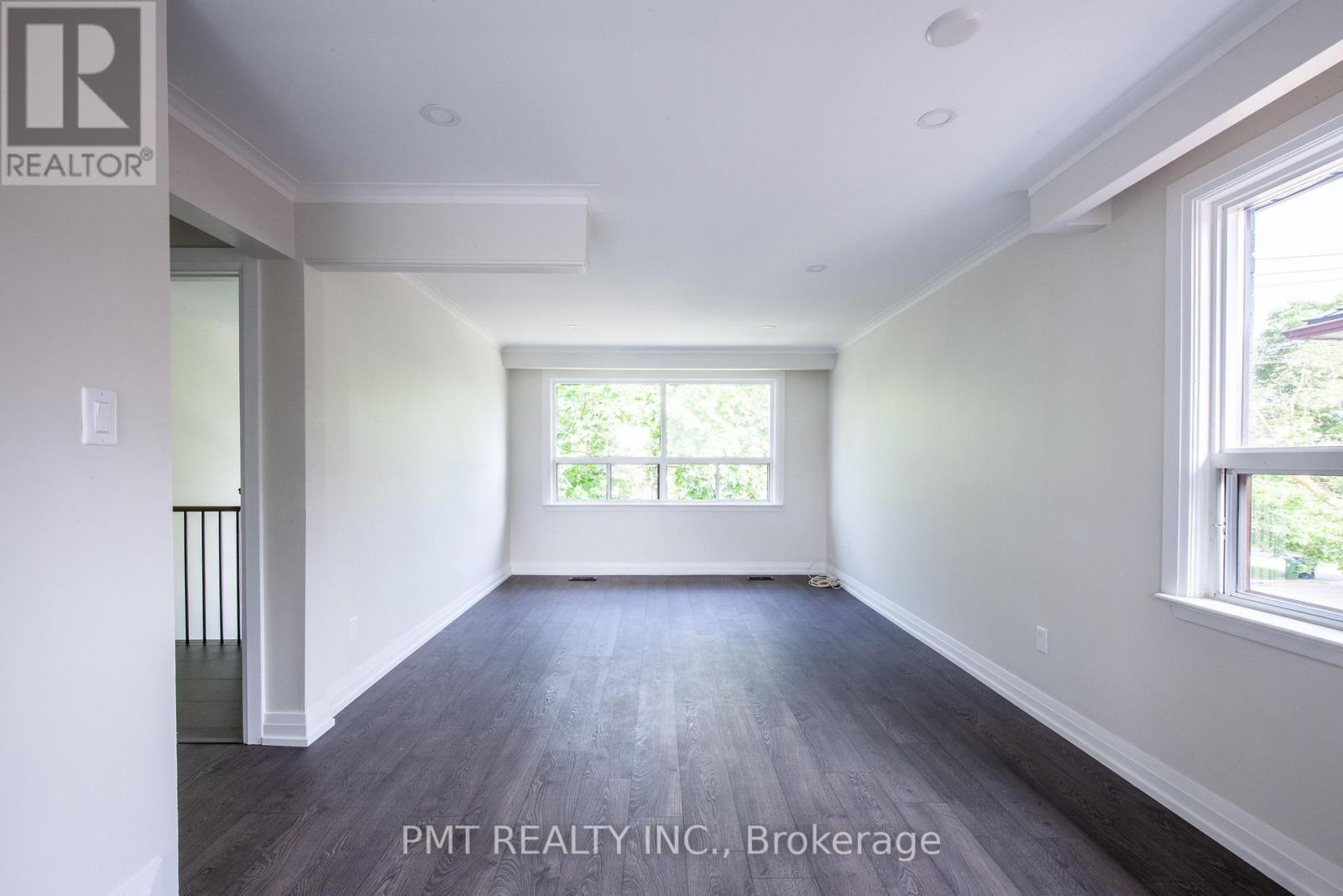 Upper - 34 Robindale Avenue, Toronto, Ontario  M8W 4A9 - Photo 3 - W12850784