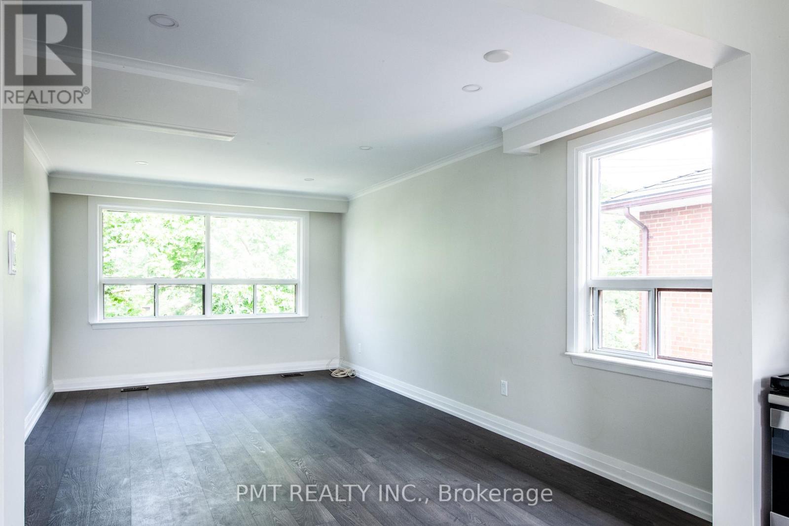 Upper - 34 Robindale Avenue, Toronto, Ontario  M8W 4A9 - Photo 4 - W12850784