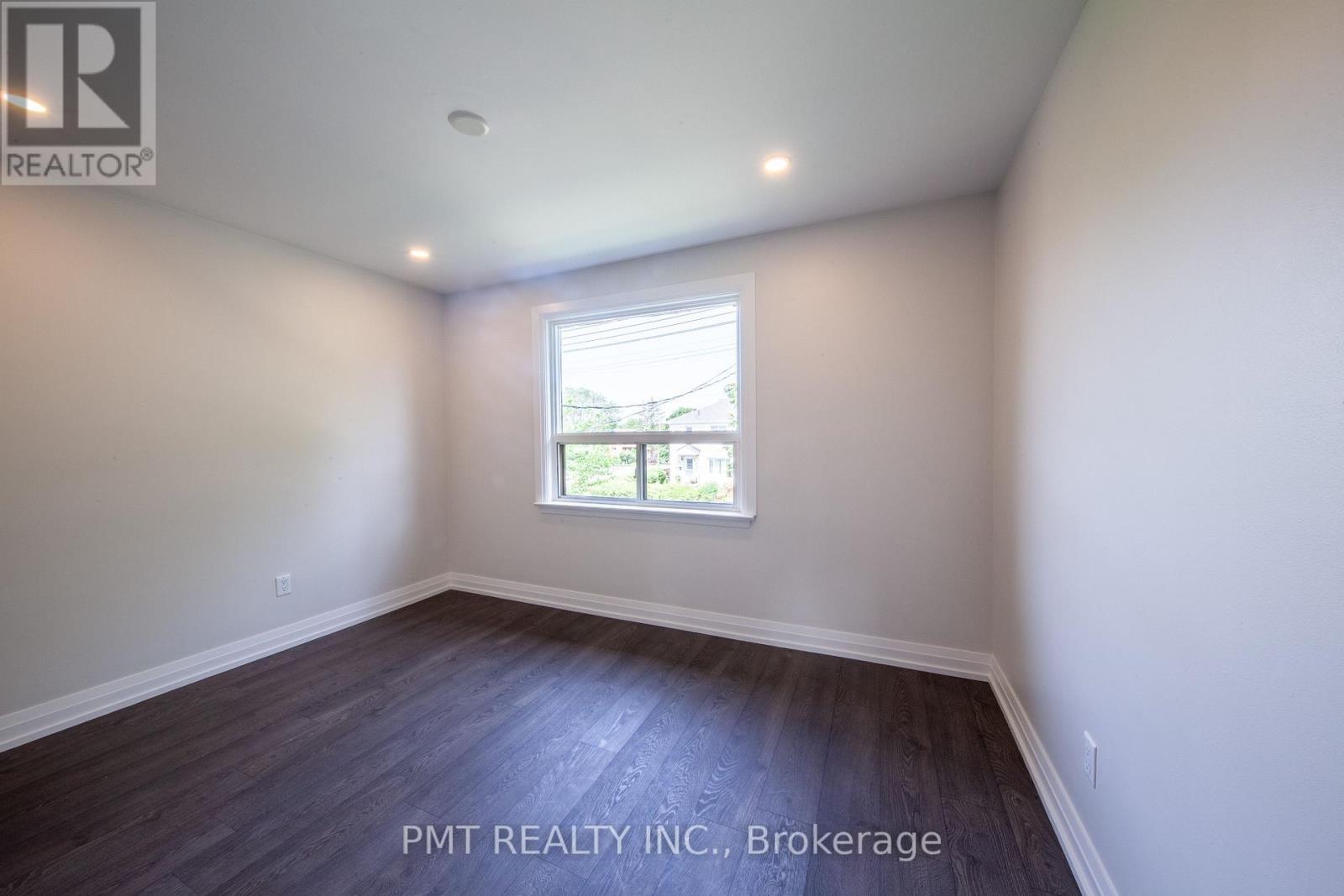 Upper - 34 Robindale Avenue, Toronto, Ontario  M8W 4A9 - Photo 5 - W12850784