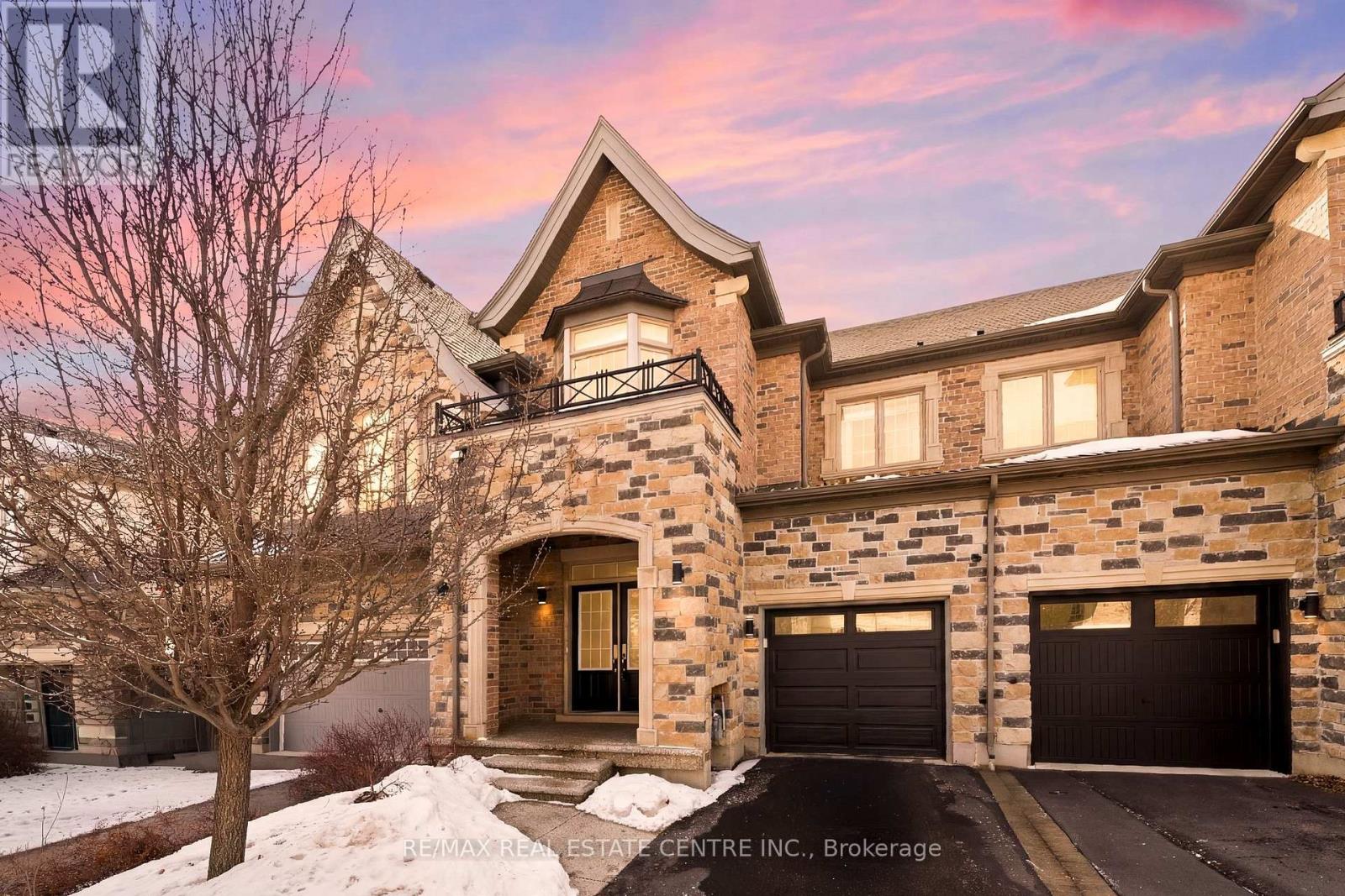 2466 VILLAGE COMMON, Oakville, Ontario