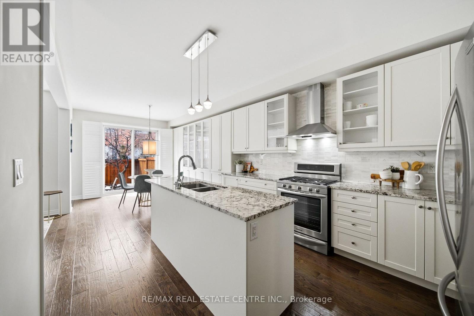 2466 Village Common, Oakville, Ontario  L6M 0S2 - Photo 15 - W12850788