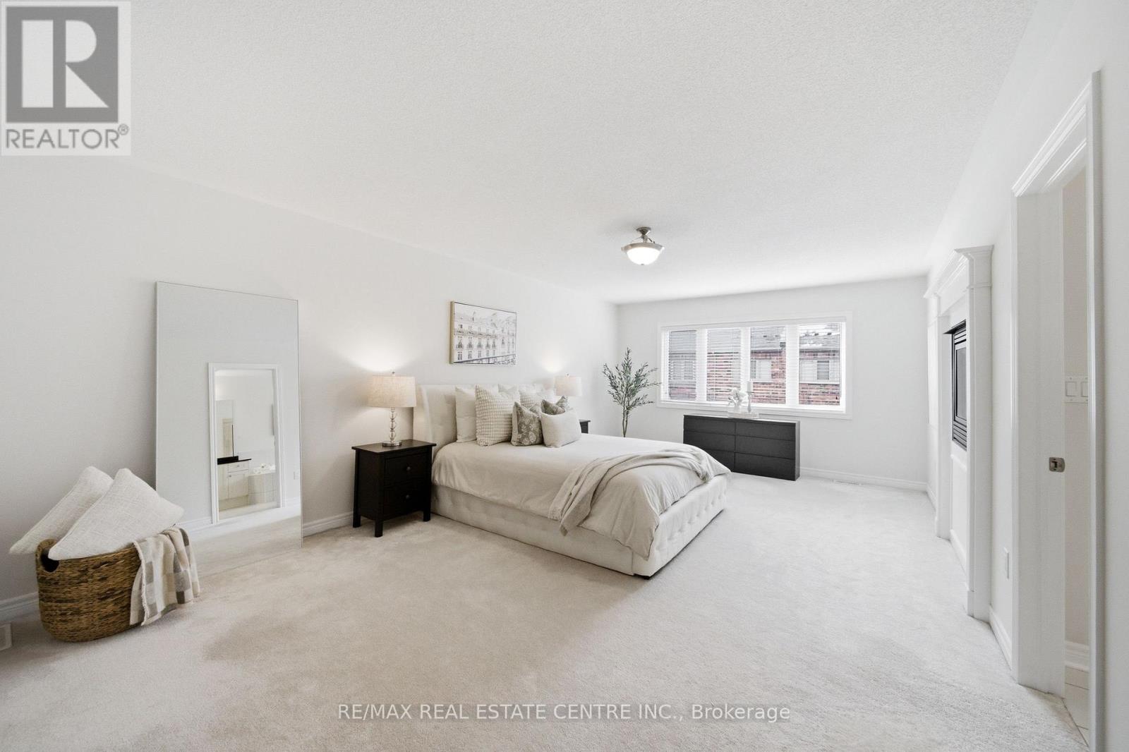 2466 Village Common, Oakville, Ontario  L6M 0S2 - Photo 30 - W12850788