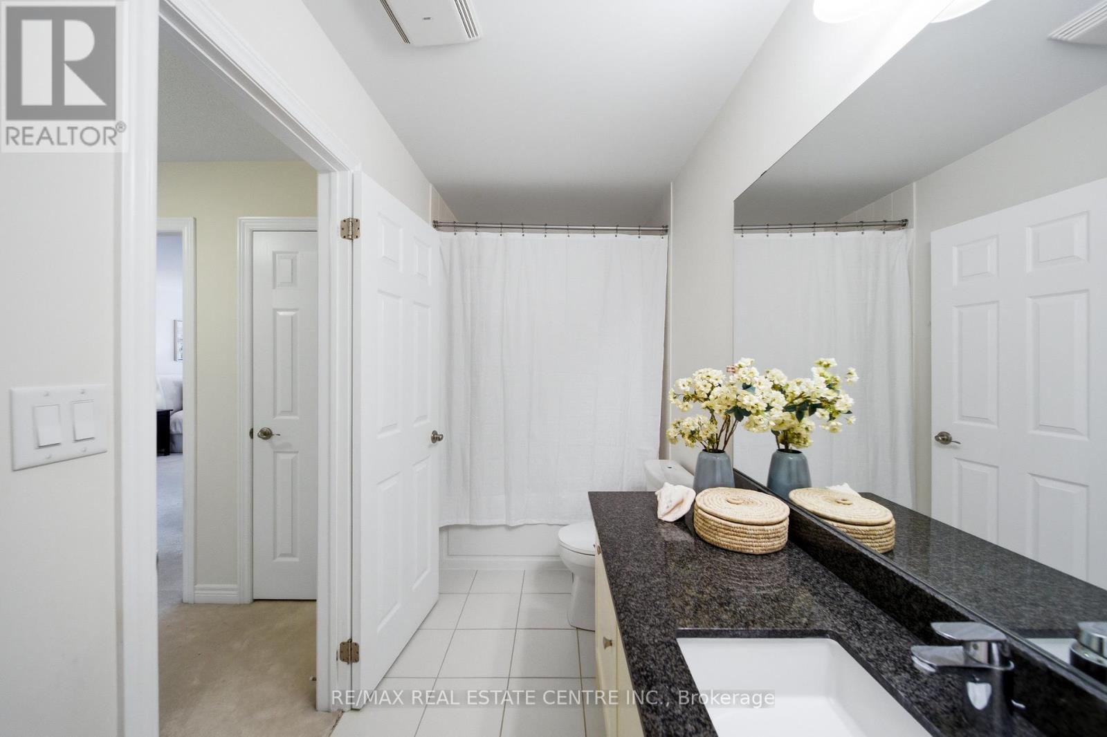 2466 Village Common, Oakville, Ontario  L6M 0S2 - Photo 37 - W12850788