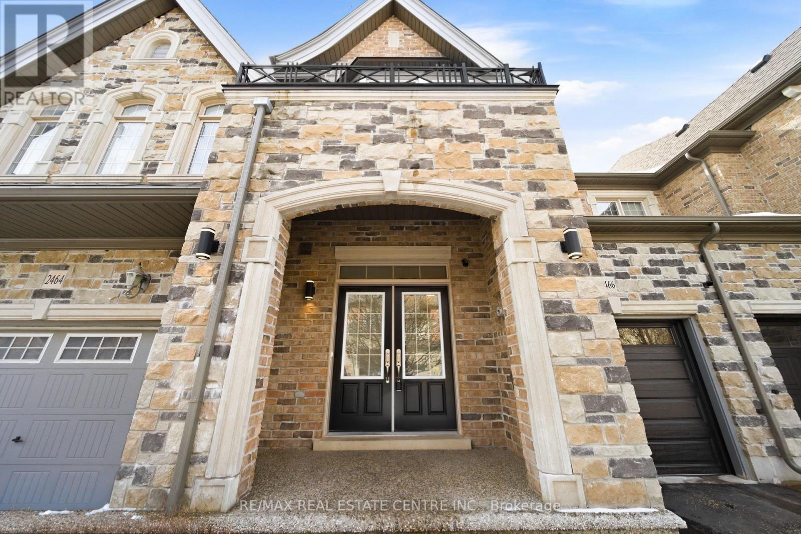 2466 Village Common, Oakville, Ontario  L6M 0S2 - Photo 4 - W12850788