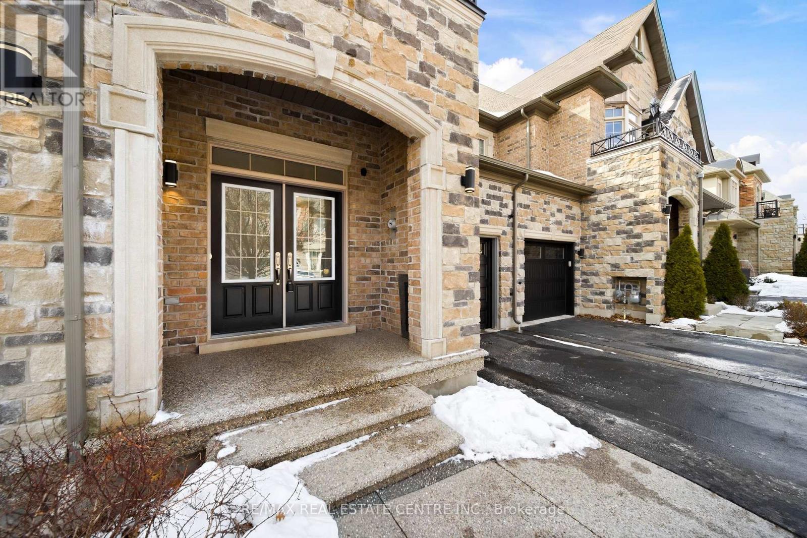 2466 Village Common, Oakville, Ontario  L6M 0S2 - Photo 5 - W12850788