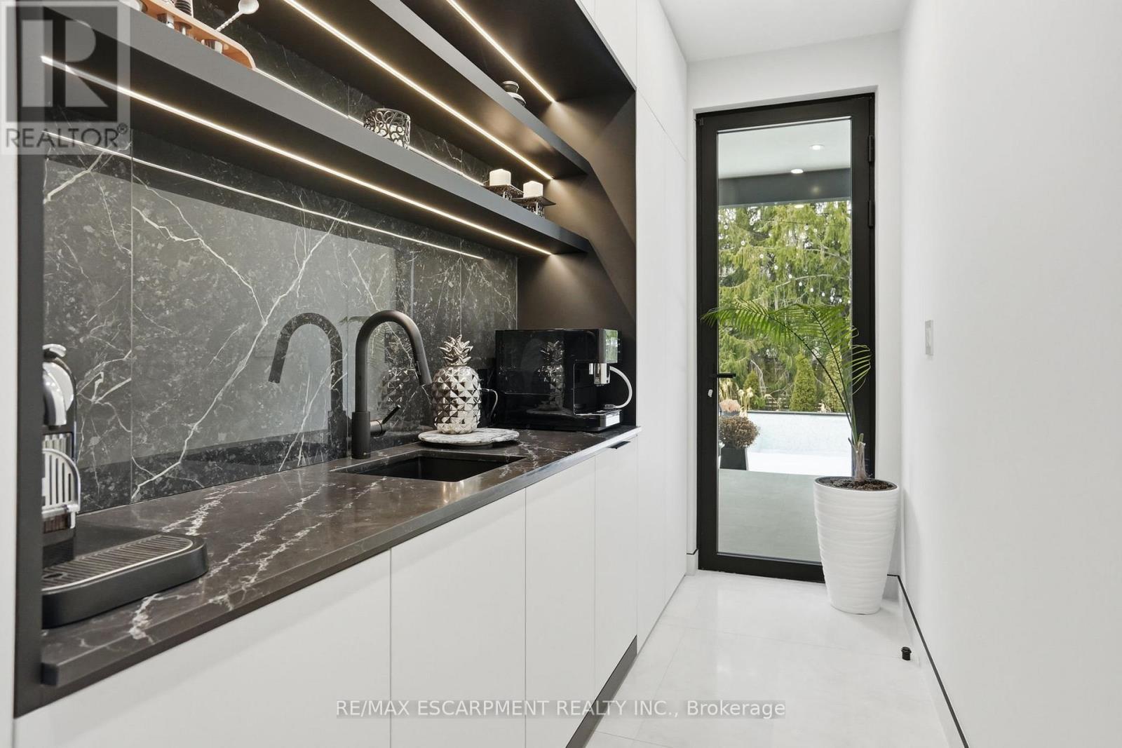 1441 Lochlin Trail, Mississauga (Mineola), Ontario  L5G 3V5 - Photo 17 - W12850876