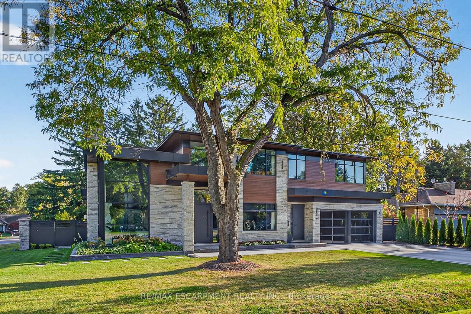 1441 Lochlin Trail, Mississauga (Mineola), Ontario  L5G 3V5 - Photo 2 - W12850876