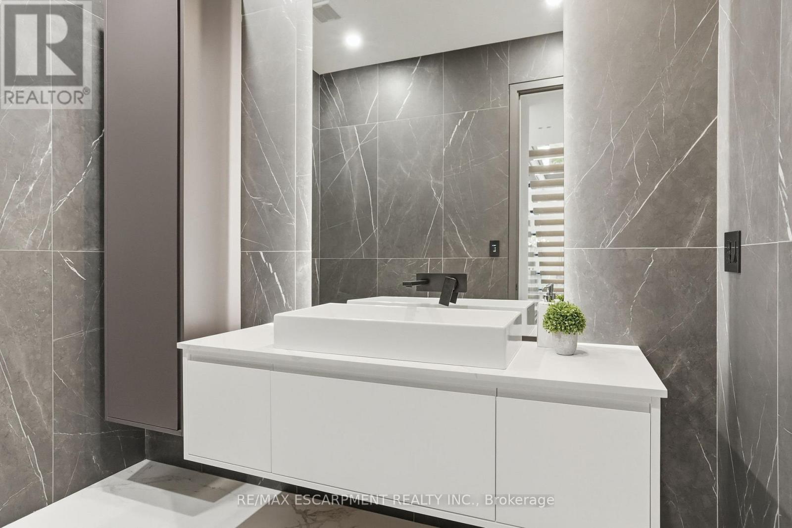 1441 Lochlin Trail, Mississauga (Mineola), Ontario  L5G 3V5 - Photo 20 - W12850876