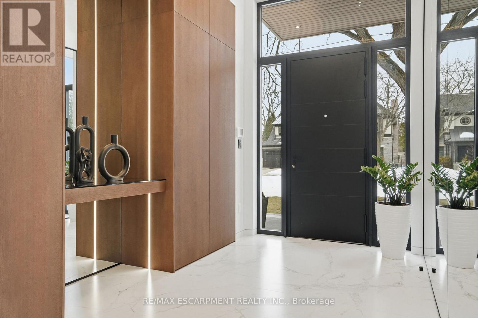 1441 Lochlin Trail, Mississauga (Mineola), Ontario  L5G 3V5 - Photo 6 - W12850876