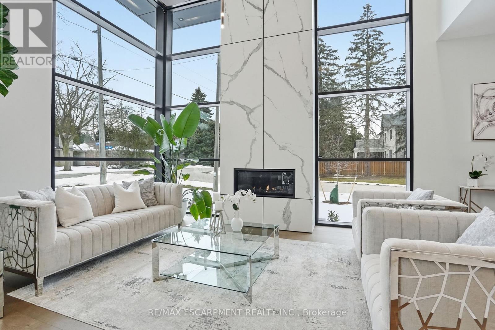 1441 Lochlin Trail, Mississauga (Mineola), Ontario  L5G 3V5 - Photo 8 - W12850876