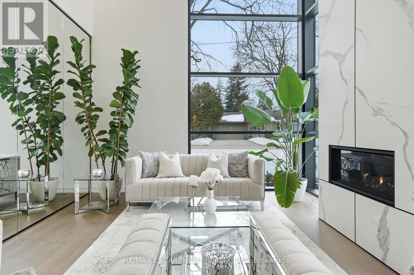 1441 Lochlin Trail, Mississauga (Mineola), Ontario  L5G 3V5 - Photo 9 - W12850876