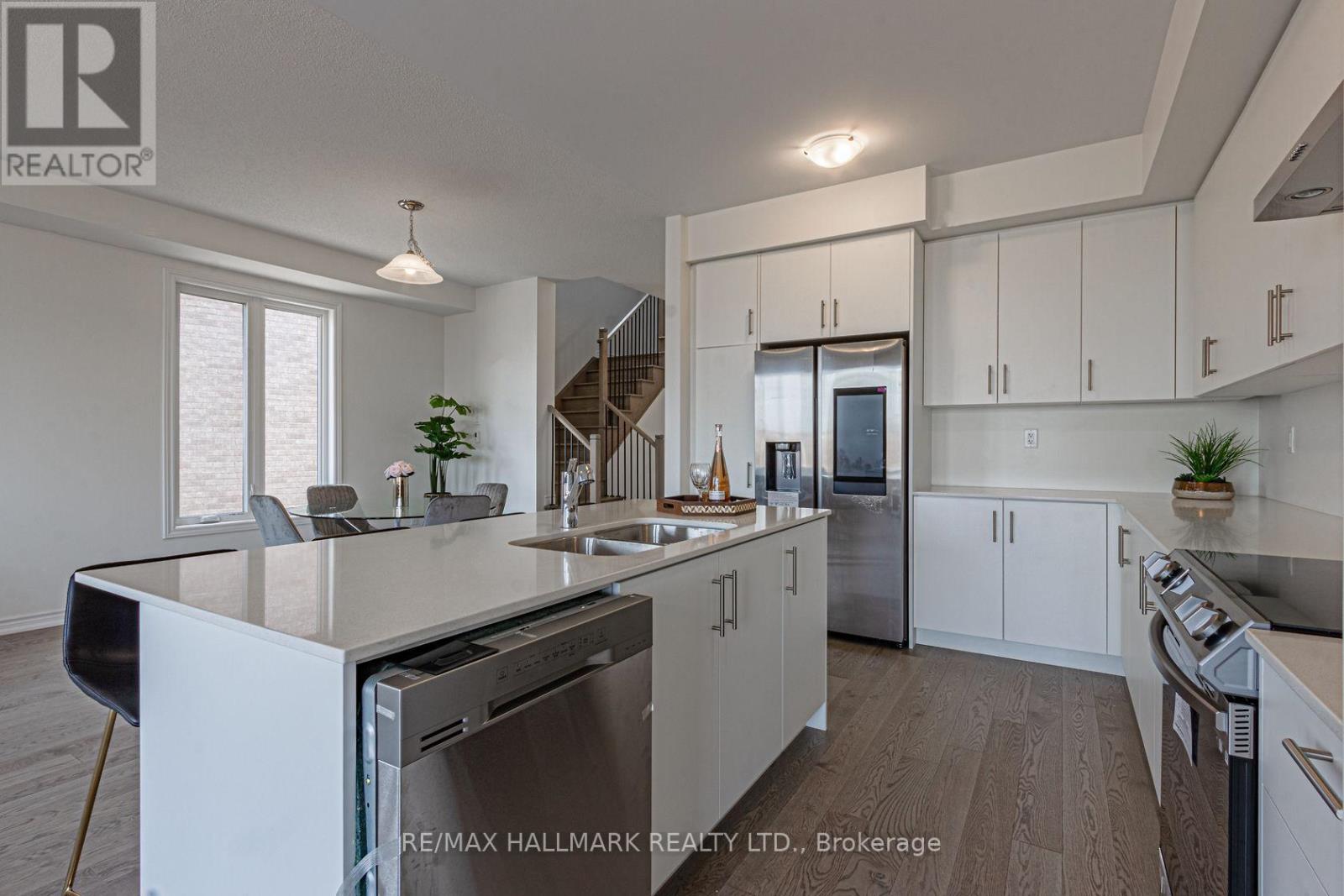 342 Thimbleweed Court, Milton, Ontario  L9E 1T2 - Photo 8 - W12850914