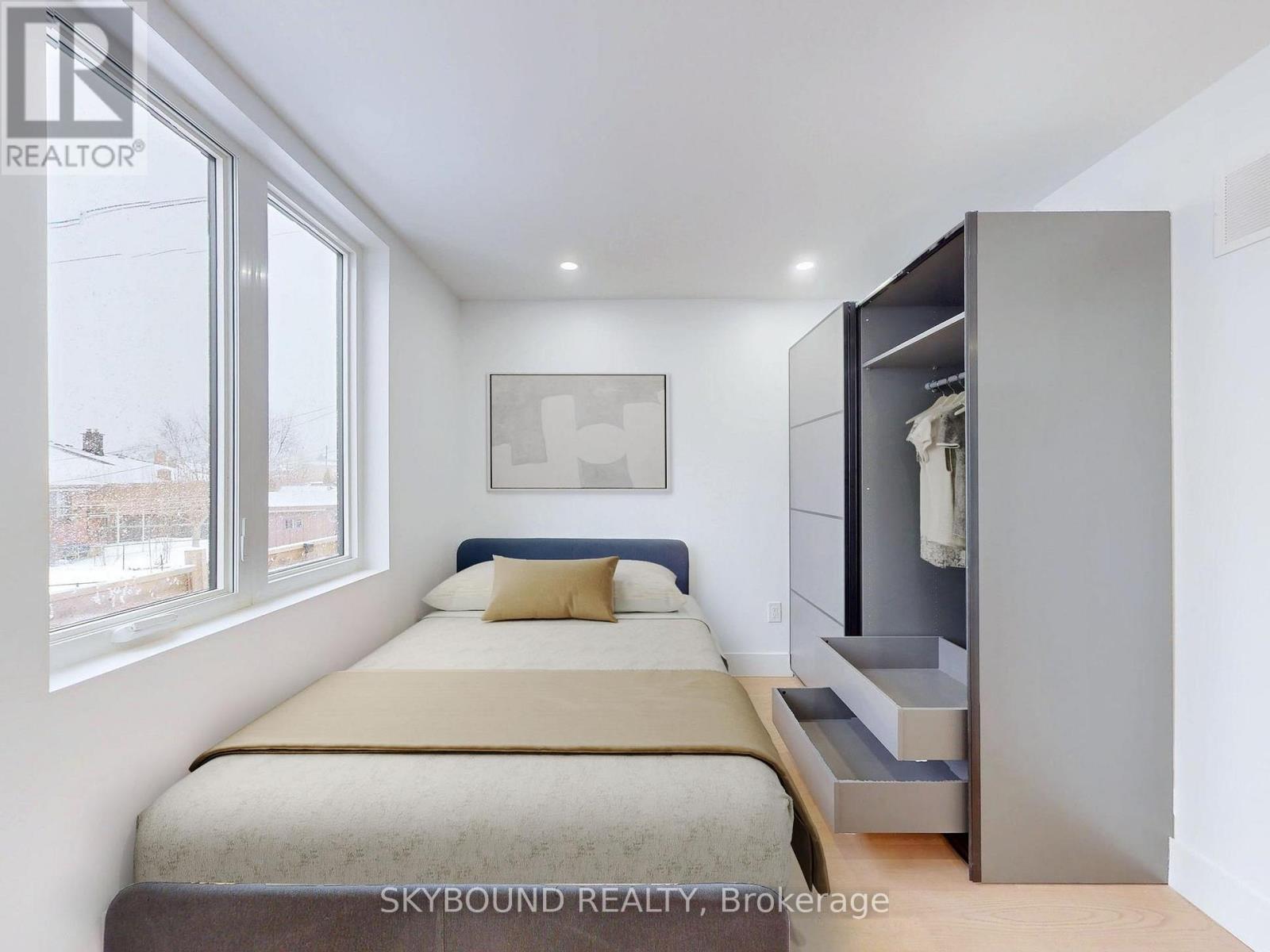 Garden - 134 Victory Drive, Toronto (Downsview-Roding-Cfb), Ontario  M3M 2J8 - Photo 7 - W12850928