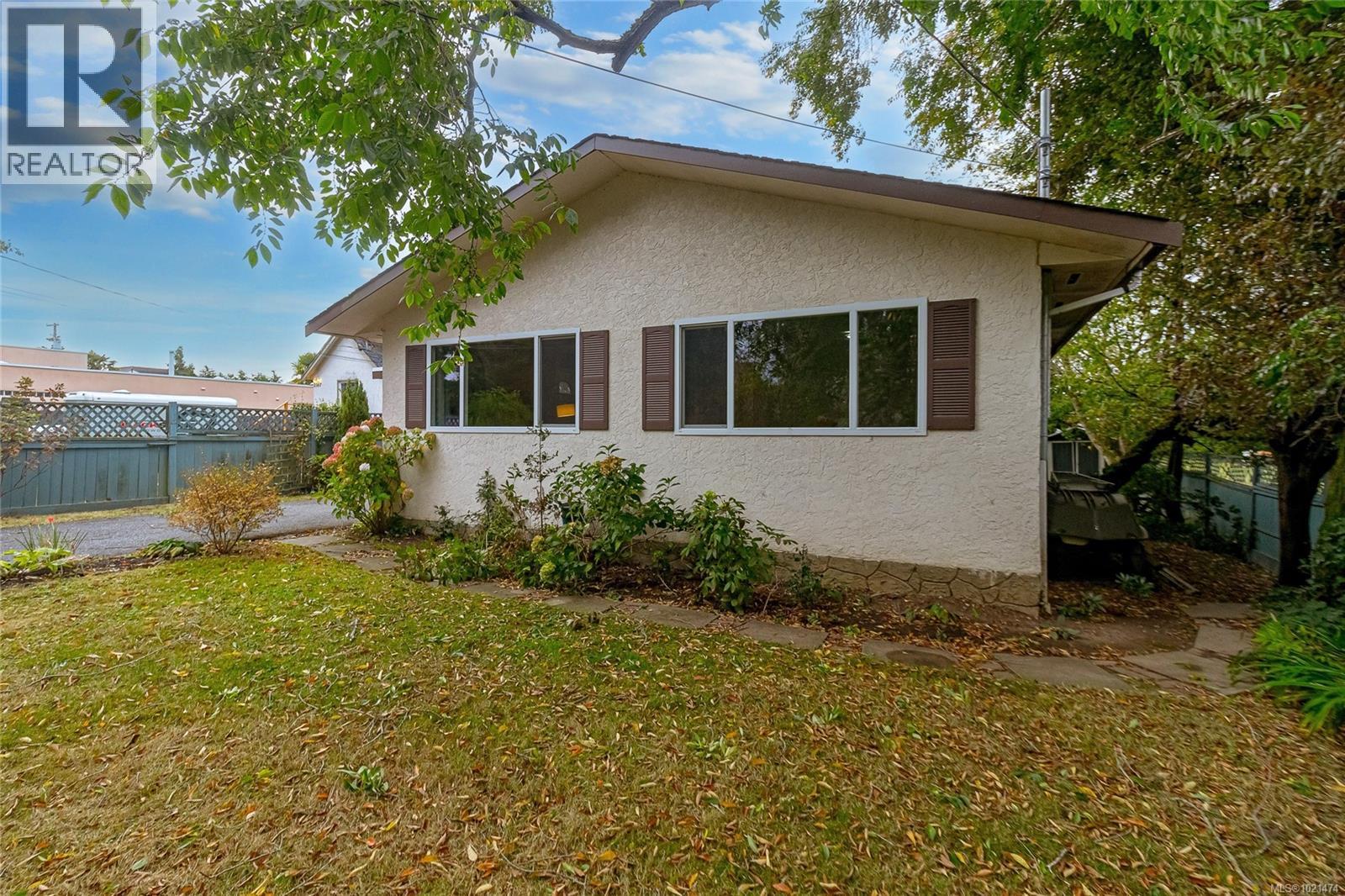 2365 Lovell Ave, Sidney, British Columbia  V8L 2J5 - Photo 4 - 1021474