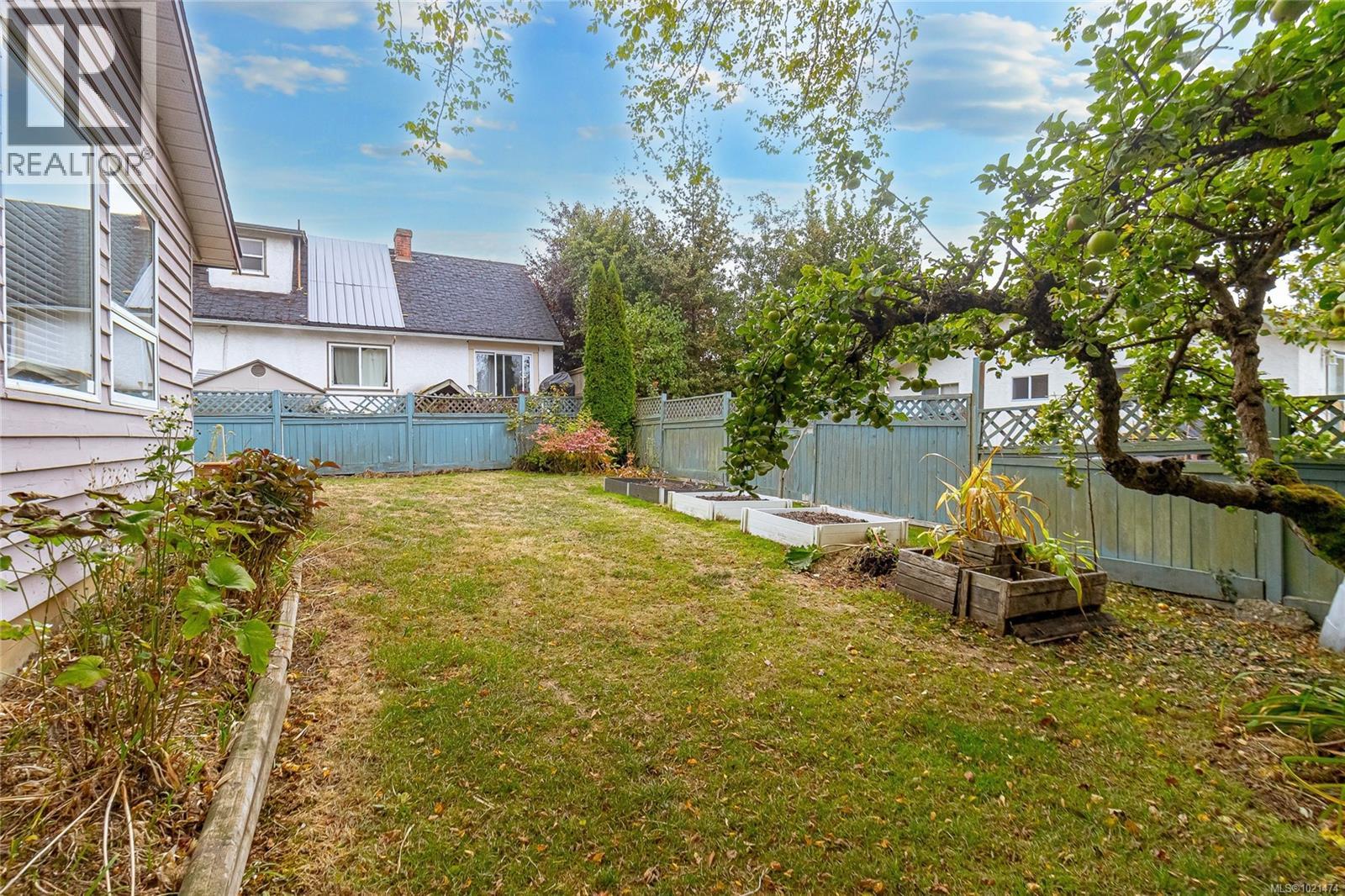 2365 Lovell Ave, Sidney, British Columbia  V8L 2J5 - Photo 27 - 1021474