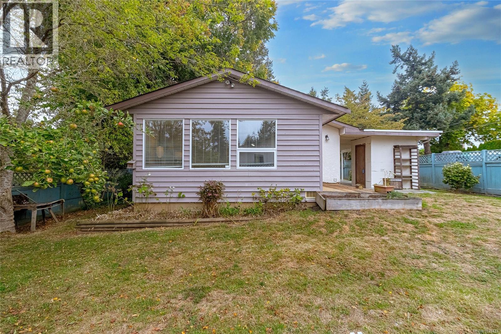 2365 Lovell Ave, Sidney, British Columbia  V8L 2J5 - Photo 29 - 1021474