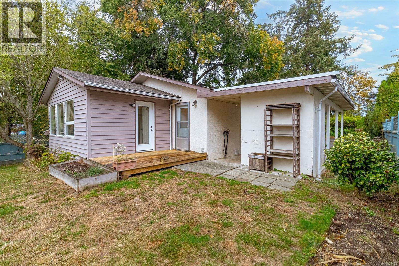 2365 Lovell Ave, Sidney, British Columbia  V8L 2J5 - Photo 25 - 1021474