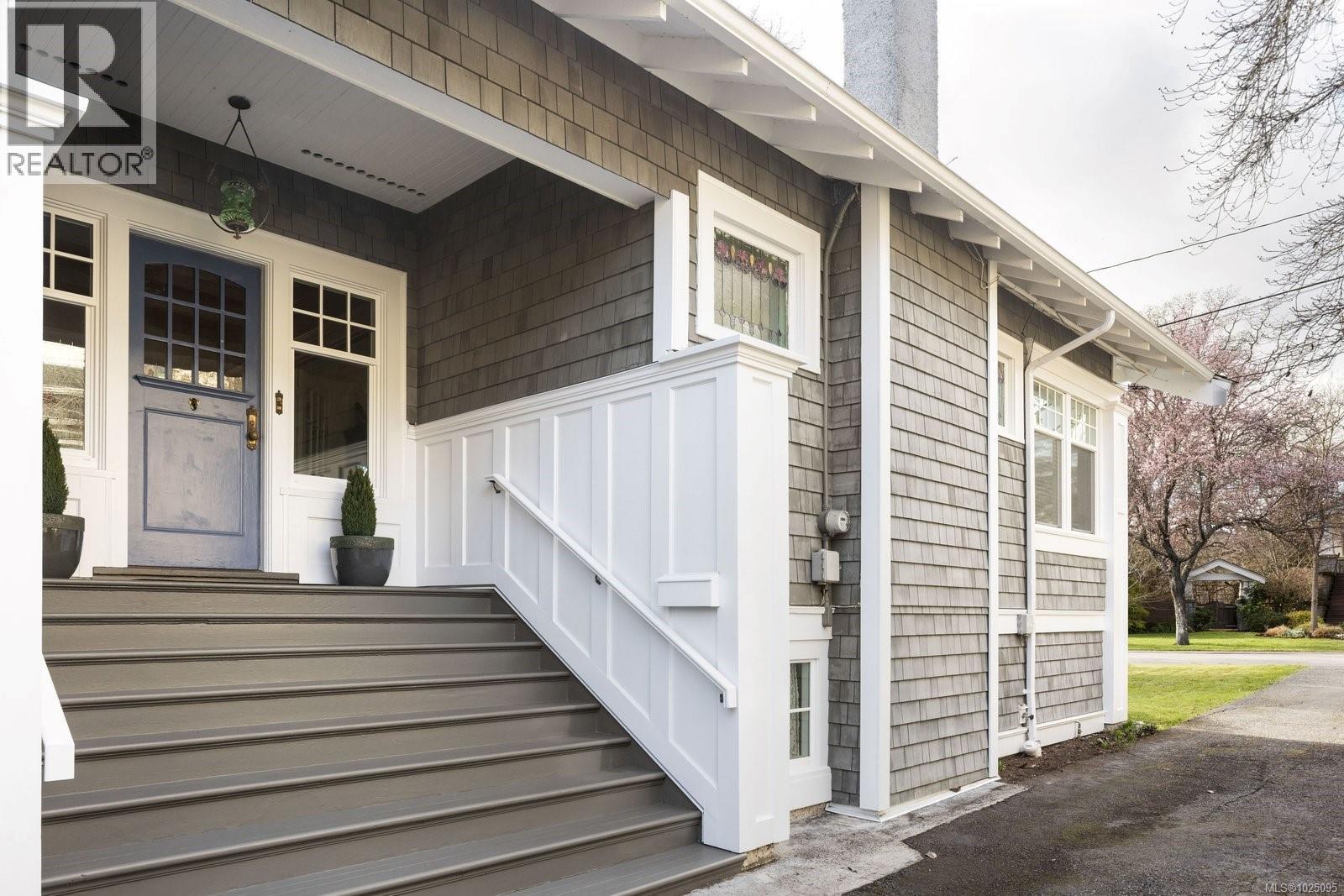 1175 St. Patrick St, Oak Bay, British Columbia  V8S 4Y3 - Photo 2 - 1025095