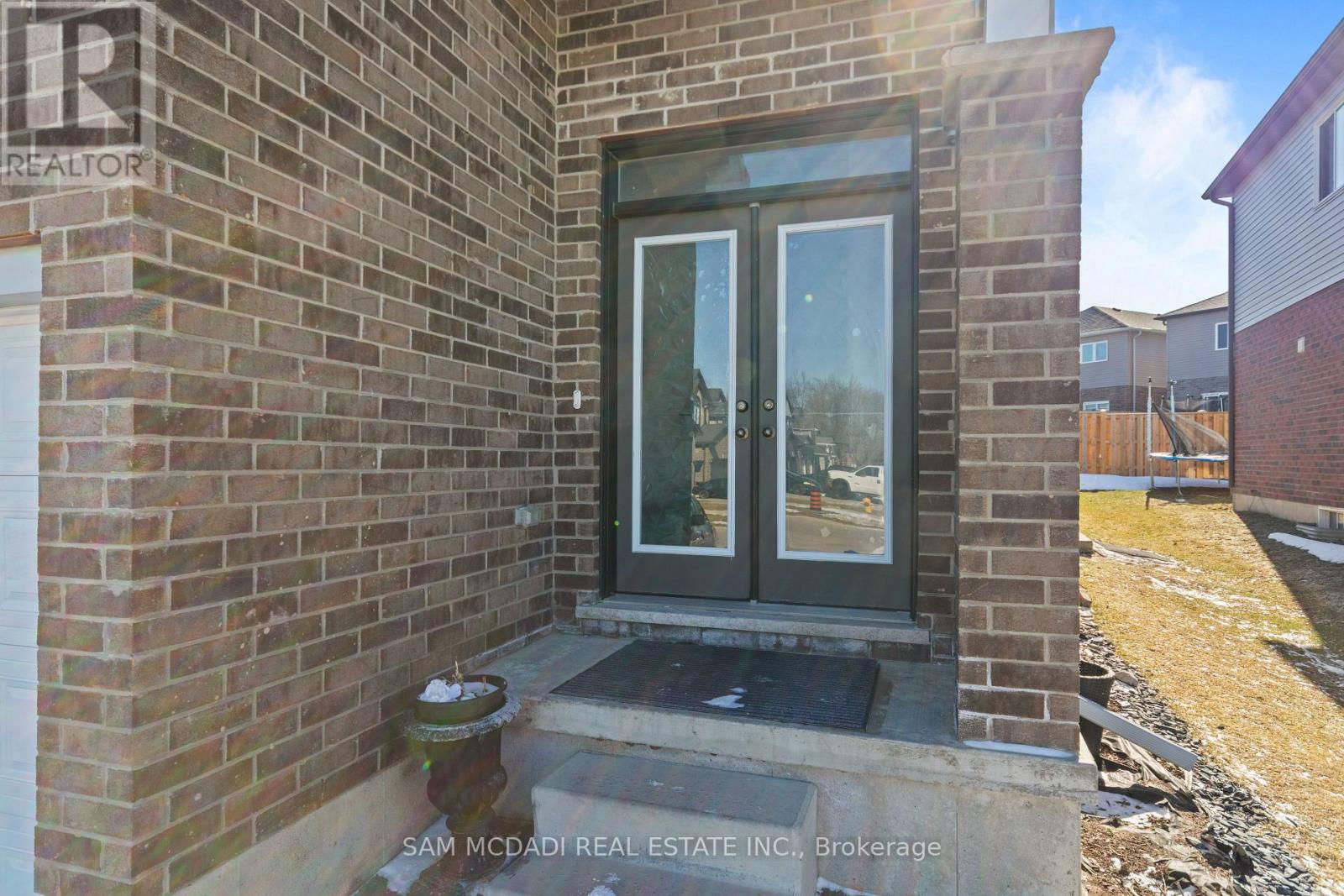 2743 Oriole Drive, London South, Ontario  N6M 1E7 - Photo 2 - X12850688