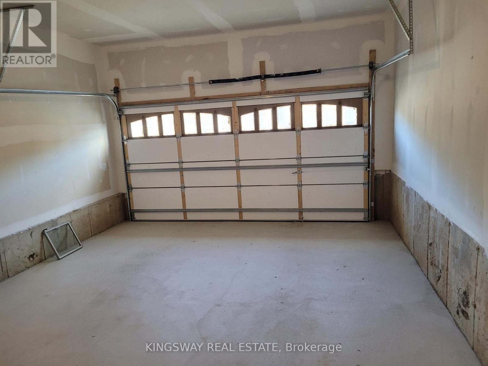 524 Beckview Crescent, Kitchener, Ontario  N2R 0R3 - Photo 3 - X12850708