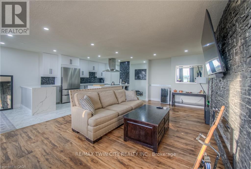 410 - 185 Kehl Street, Kitchener, Ontario  N2M 5B9 - Photo 2 - X12850740