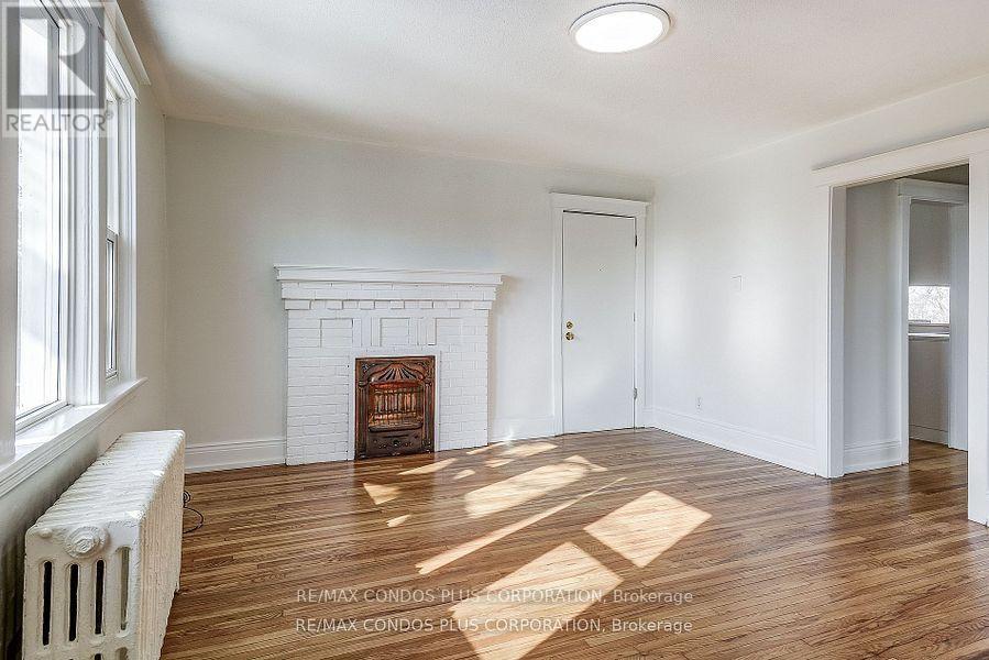 5 - 4 North Oval Street, Hamilton, Ontario  L8S 3Y6 - Photo 2 - X12850752