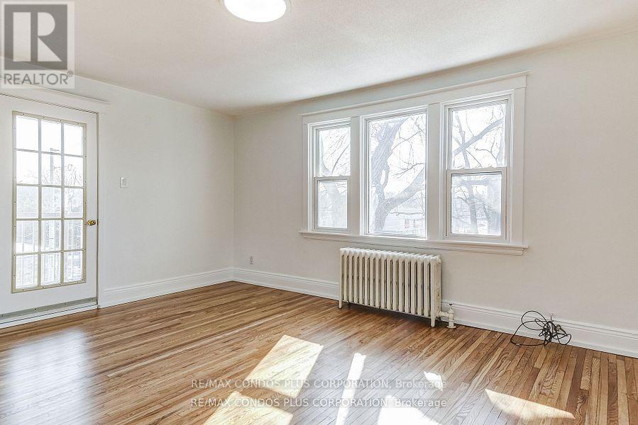 5 - 4 North Oval Street, Hamilton, Ontario  L8S 3Y6 - Photo 3 - X12850752