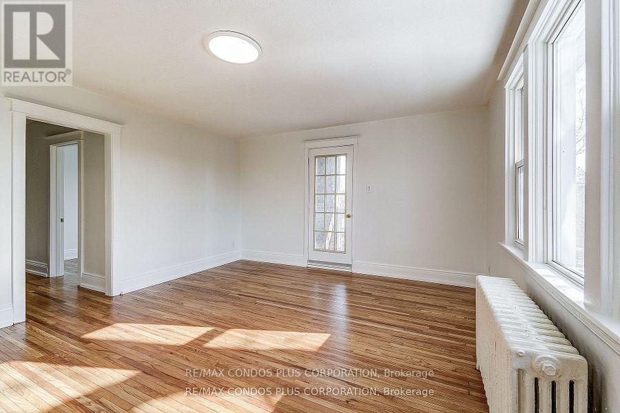 5 - 4 North Oval Street, Hamilton, Ontario  L8S 3Y6 - Photo 4 - X12850752