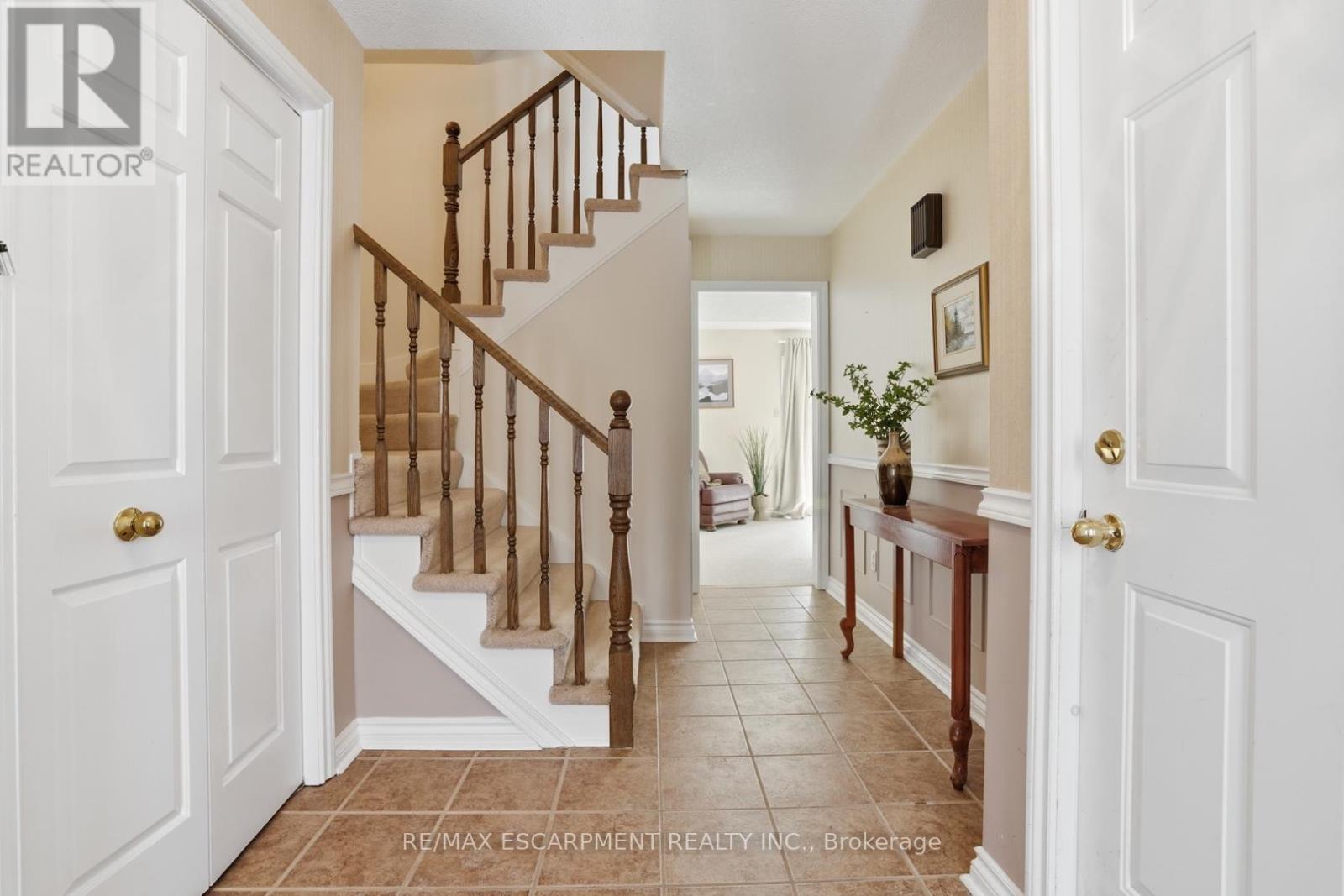 24 - 30 Osler Drive, Hamilton, Ontario  L9H 6W3 - Photo 4 - X12850764