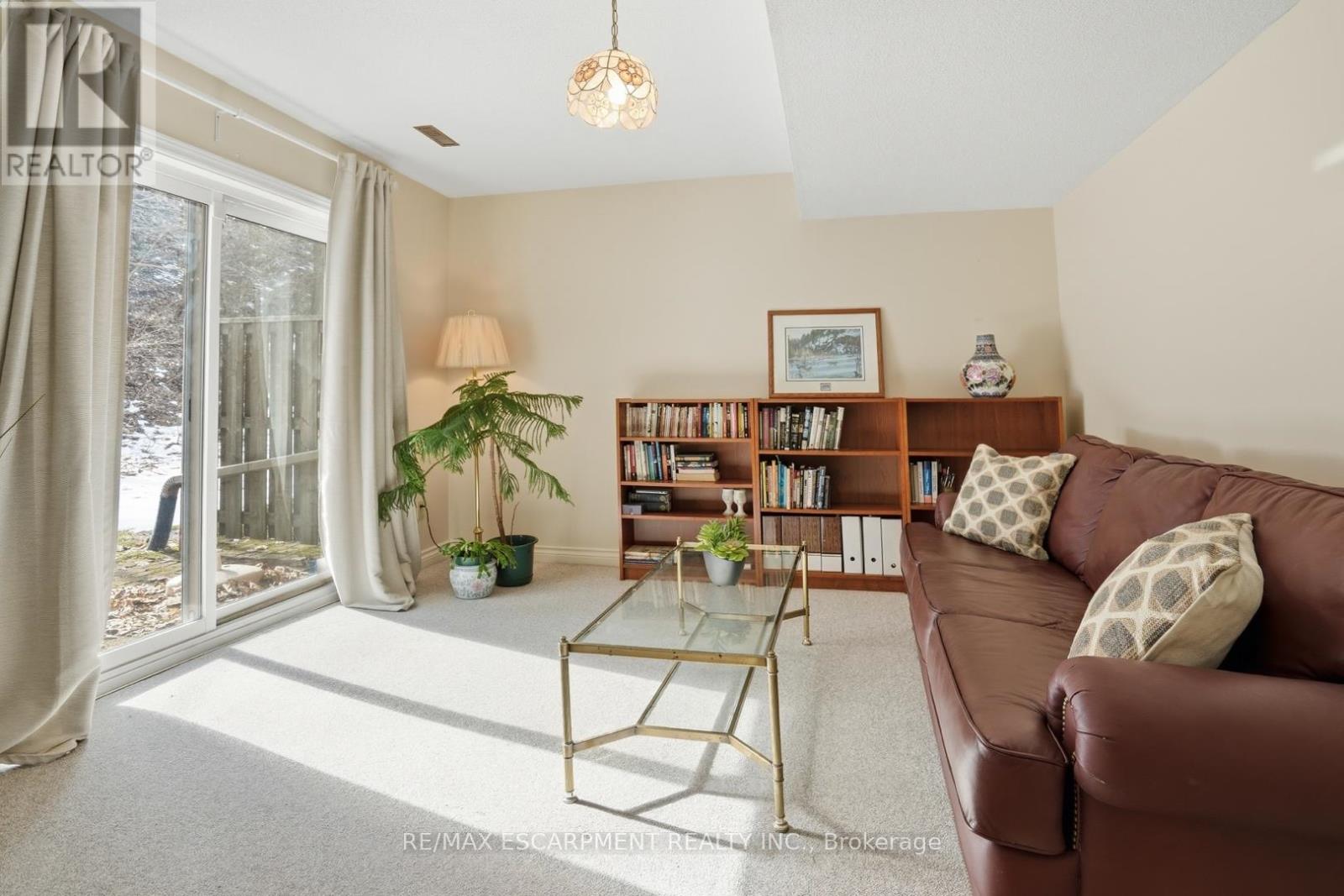 24 - 30 Osler Drive, Hamilton, Ontario  L9H 6W3 - Photo 7 - X12850764