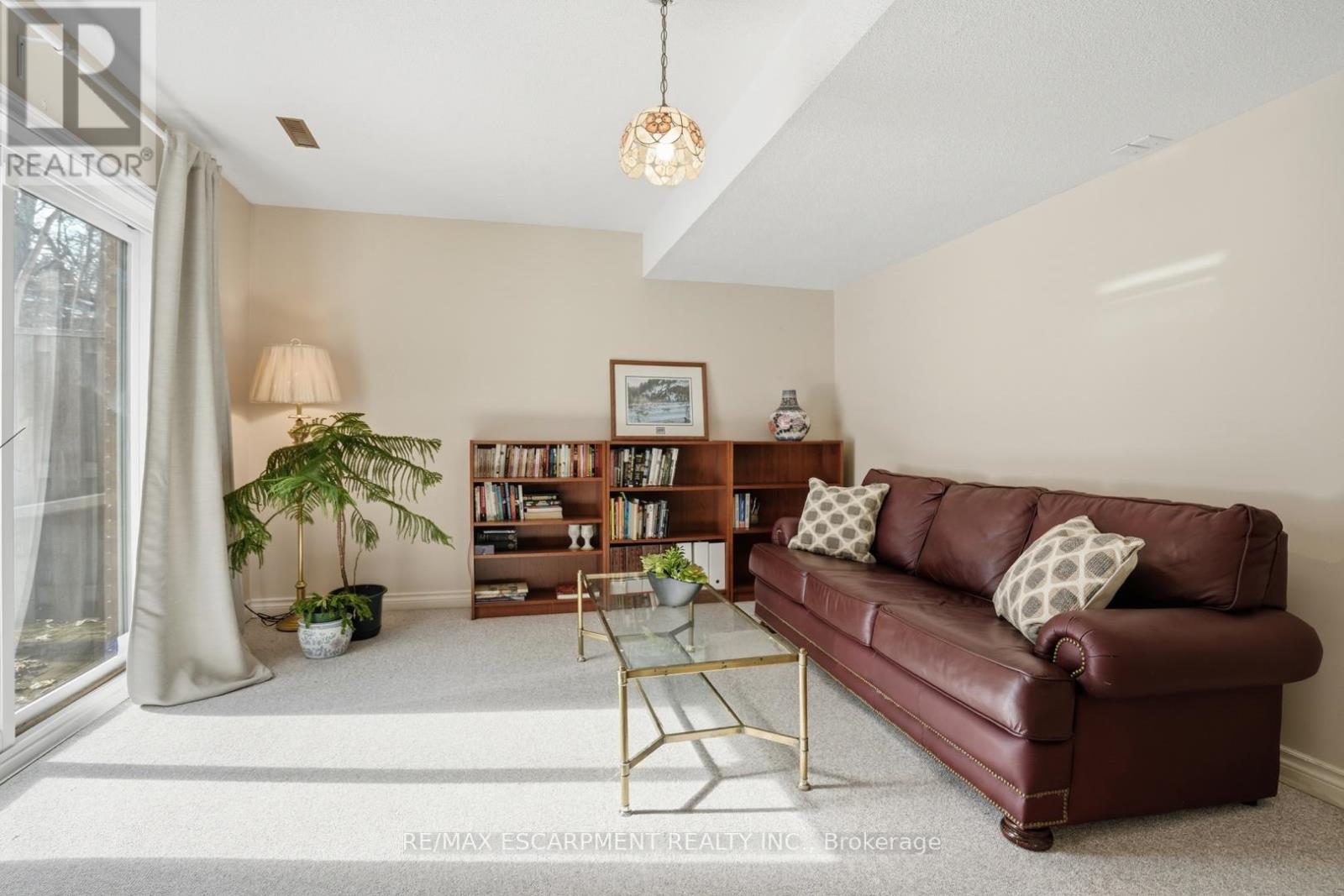 24 - 30 Osler Drive, Hamilton, Ontario  L9H 6W3 - Photo 8 - X12850764