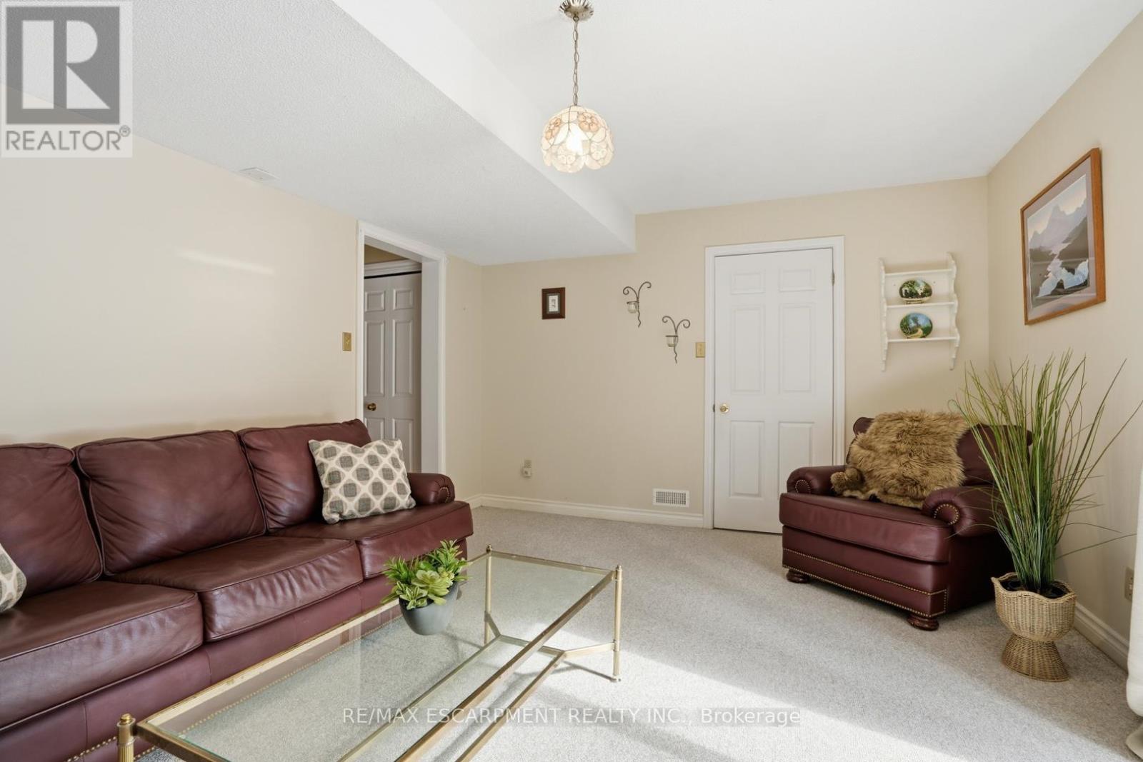 24 - 30 Osler Drive, Hamilton, Ontario  L9H 6W3 - Photo 9 - X12850764