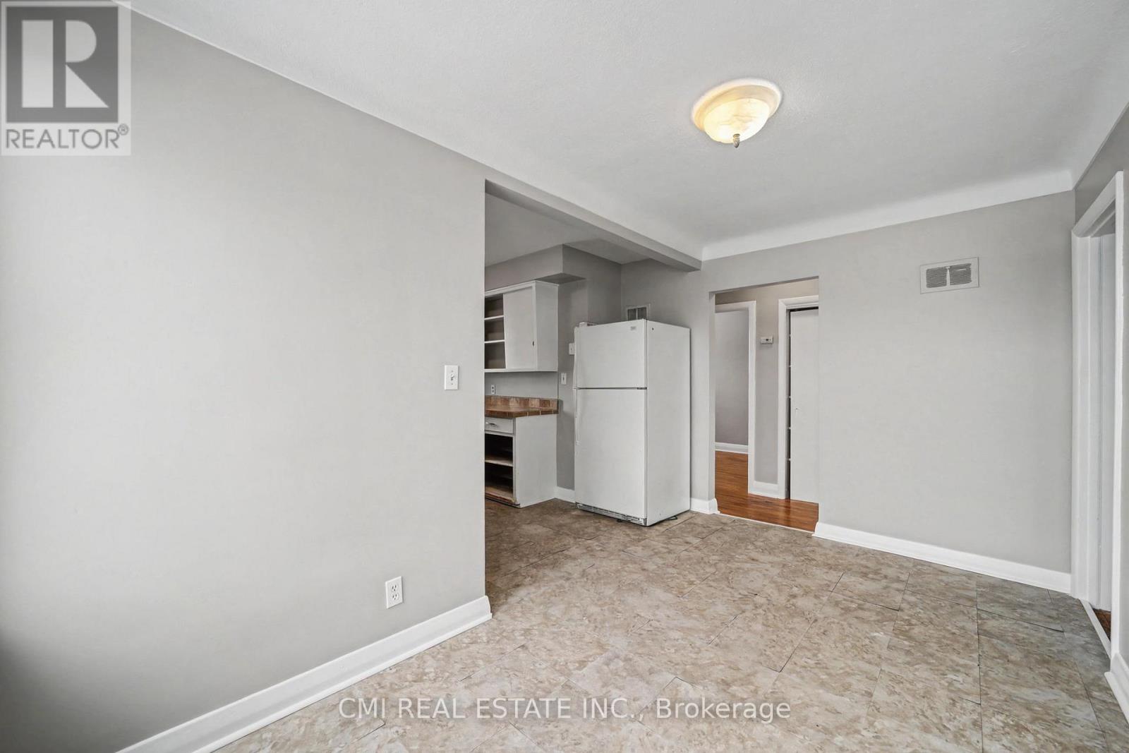 68 Queen Street S, Thorold, Ontario  L2V 3N5 - Photo 10 - X12850766