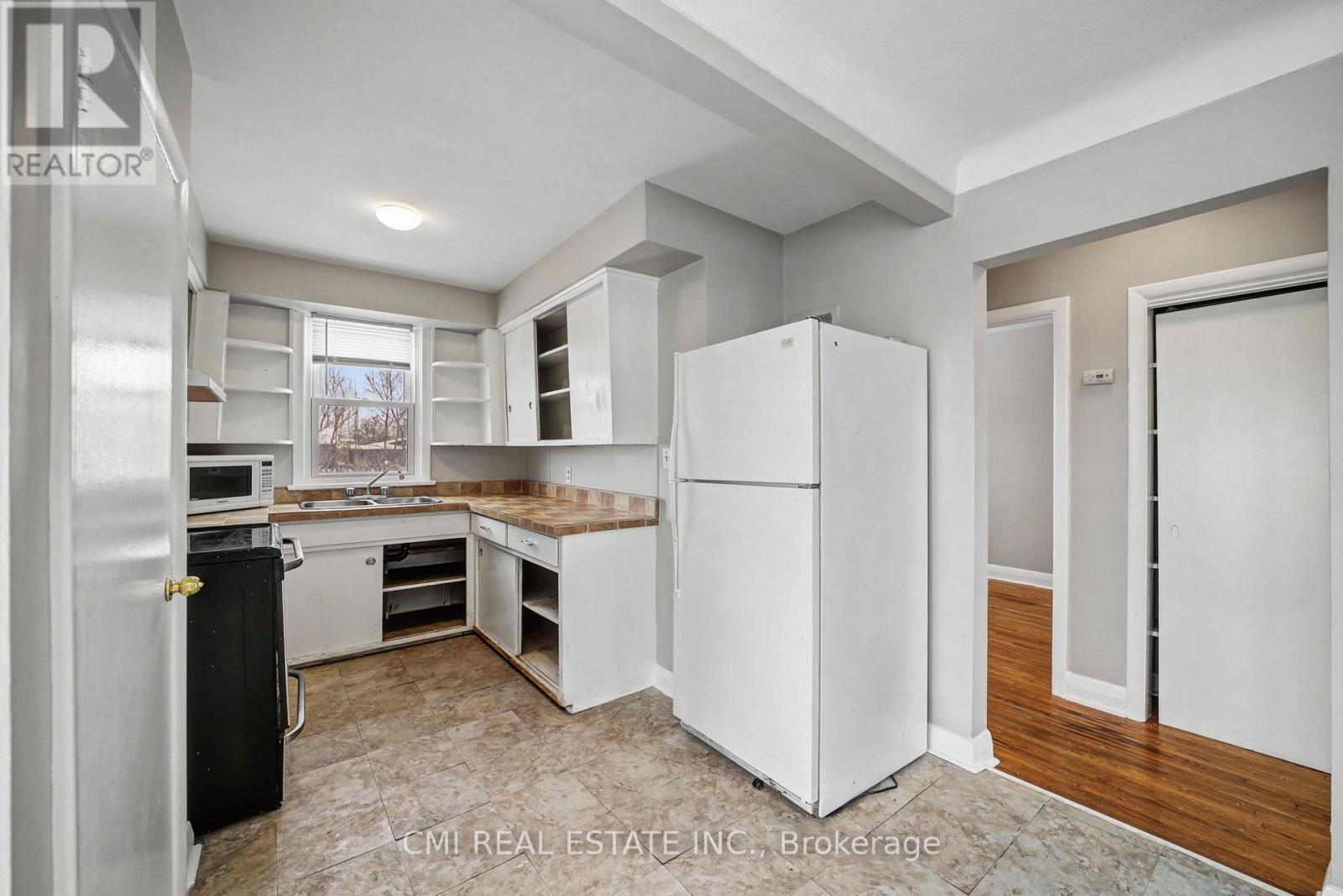 68 Queen Street S, Thorold, Ontario  L2V 3N5 - Photo 12 - X12850766