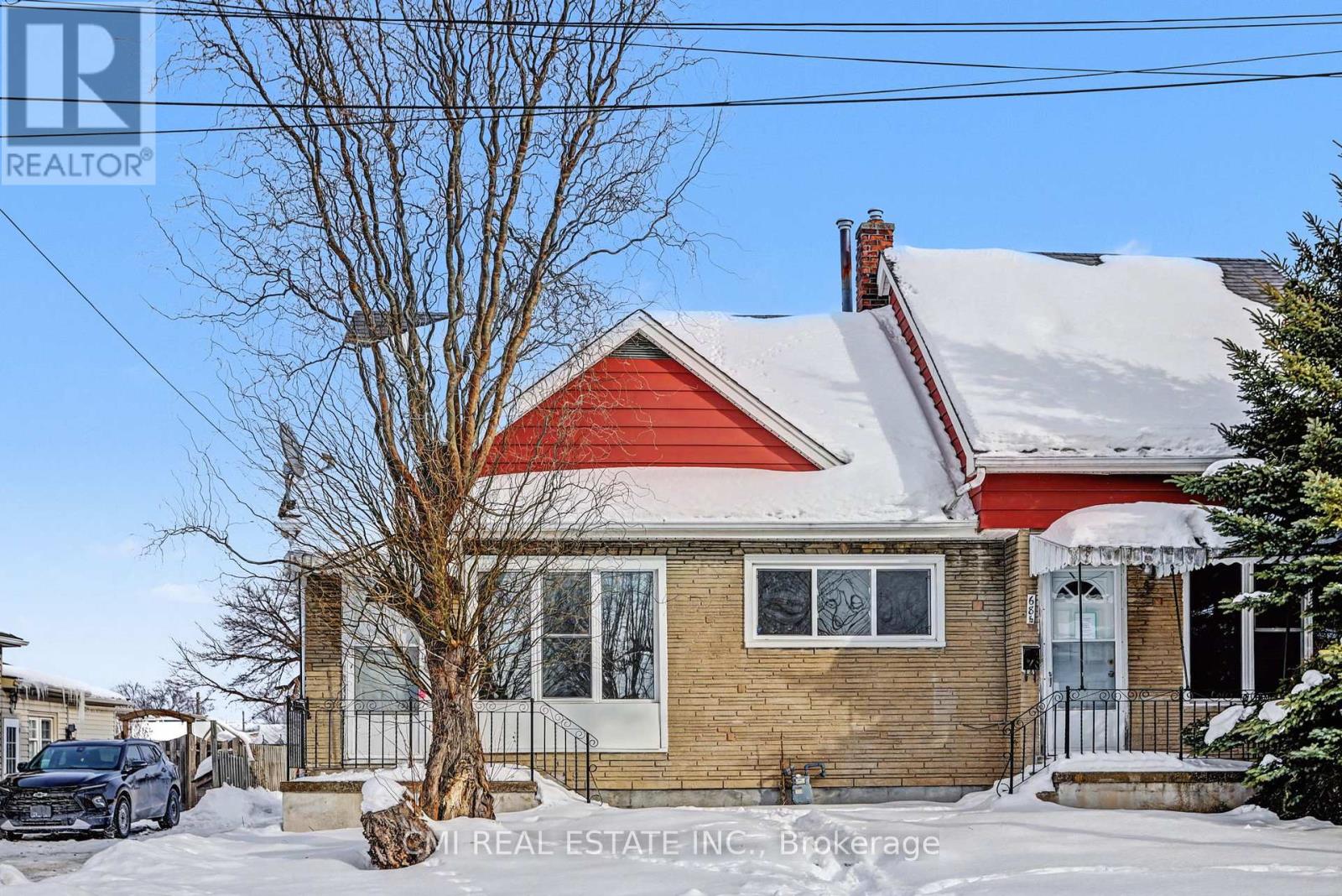 68 Queen Street S, Thorold, Ontario  L2V 3N5 - Photo 2 - X12850766