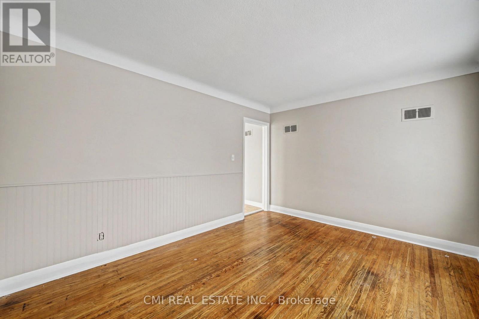 68 Queen Street S, Thorold, Ontario  L2V 3N5 - Photo 6 - X12850766