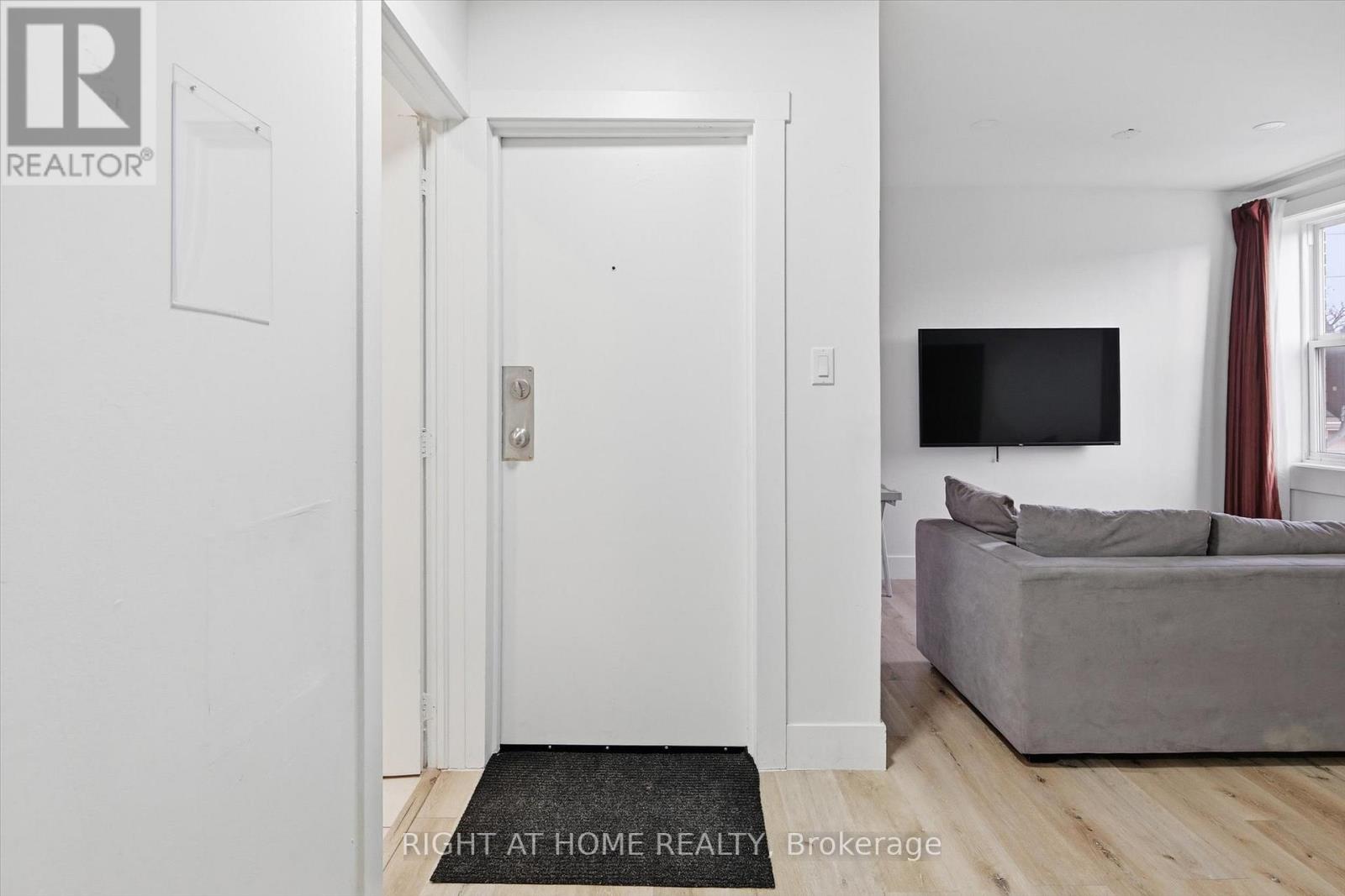 6 - 13 WESTINGHOUSE AVENUE, Hamilton, Ontario