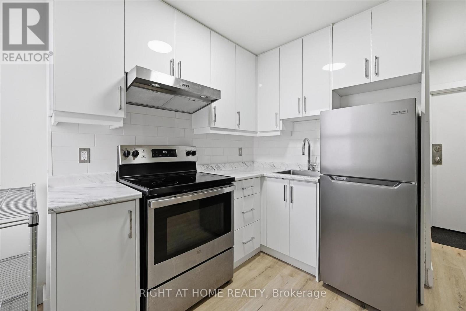 6 - 13 Westinghouse Avenue, Hamilton, Ontario  L8L 6E4 - Photo 8 - X12850804