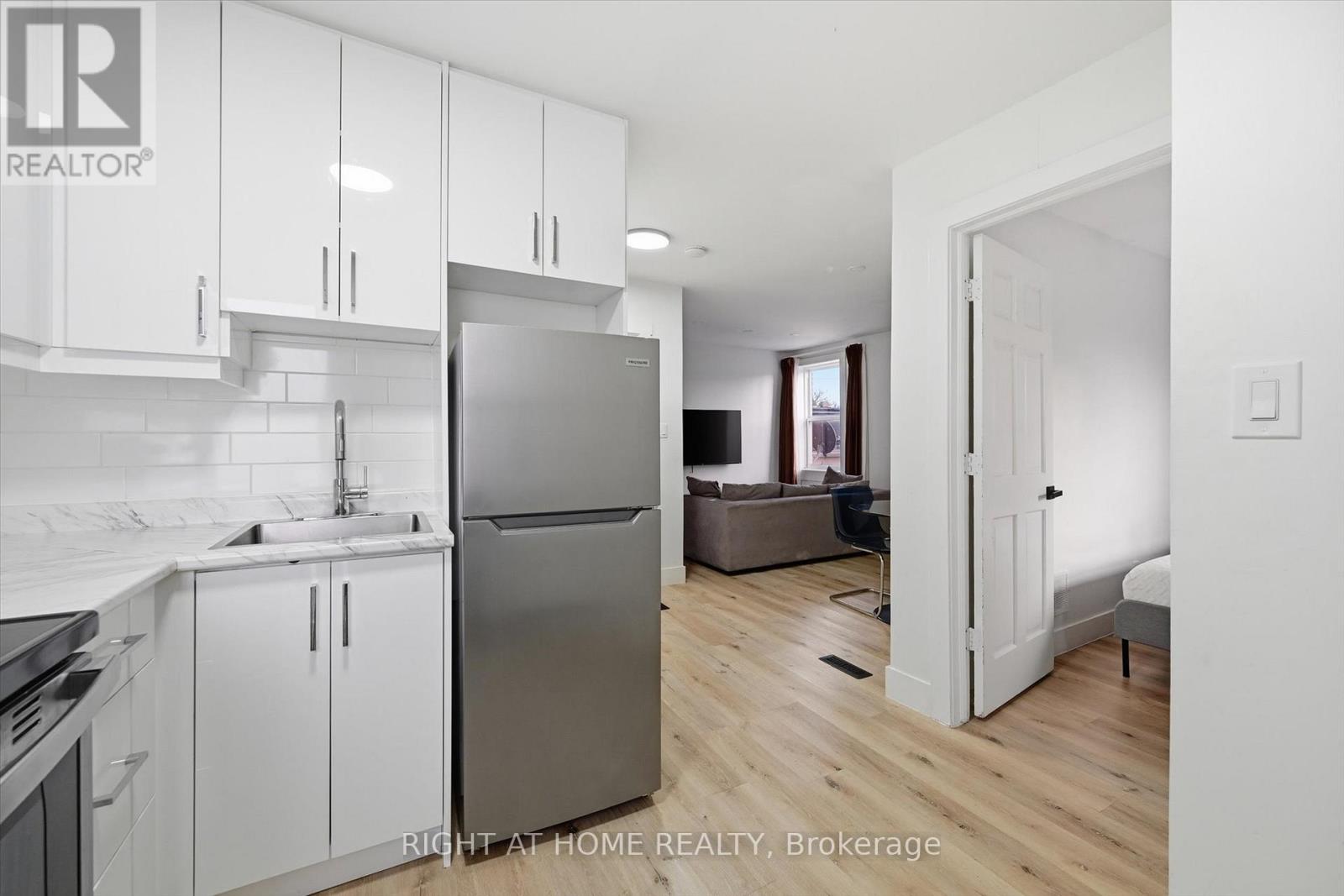 6 - 13 Westinghouse Avenue, Hamilton, Ontario  L8L 6E4 - Photo 9 - X12850804