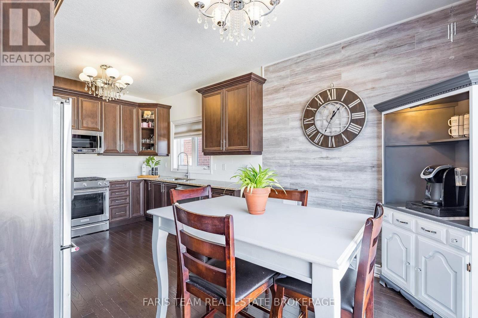 1816 Lamstone Street, Innisfil, Ontario  L9S 5A1 - Photo 10 - N12844376