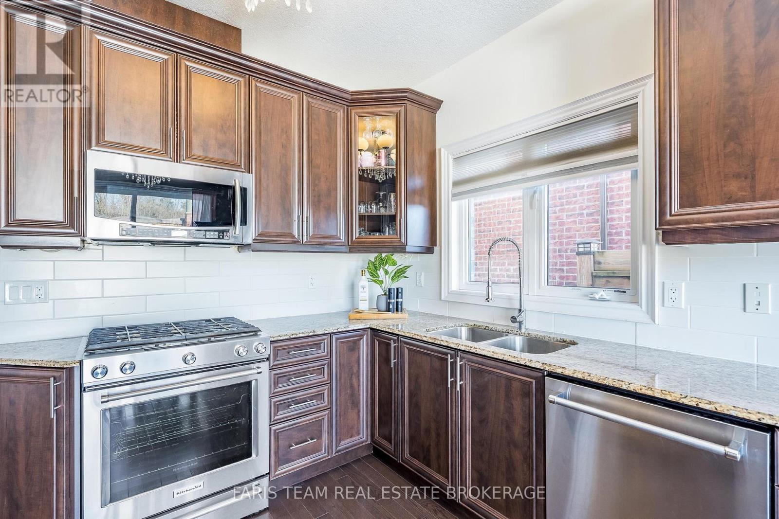 1816 Lamstone Street, Innisfil, Ontario  L9S 5A1 - Photo 7 - N12844376